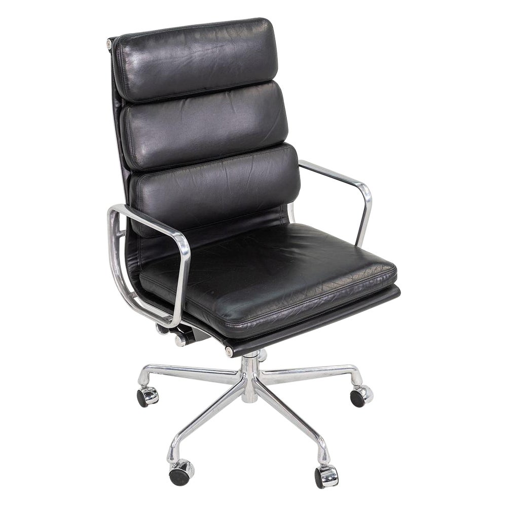 2003 Herman Miller Eames Soft Pad Executive-Schreibtischstuhl aus schwarzem Leder im Angebot