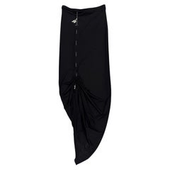 Mini-robe et jupe sans bretelles drapées signées Jean Paul Gaultier, 2003, ornées d'une chaîne