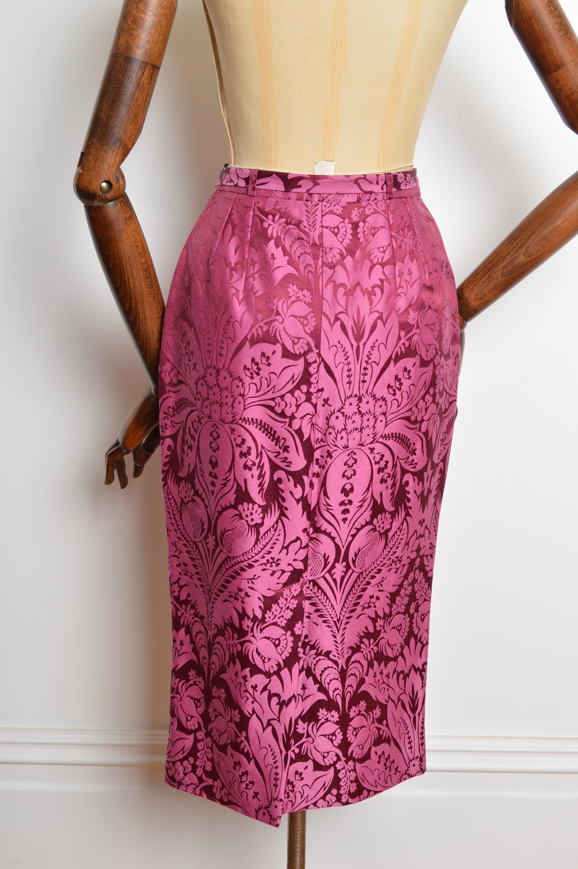 2003 John Galliano Runway Raspberry Pink Damask Jacquard High Waist Pencil Skirt (jupe crayon taille haute en jacquard) en vente 6