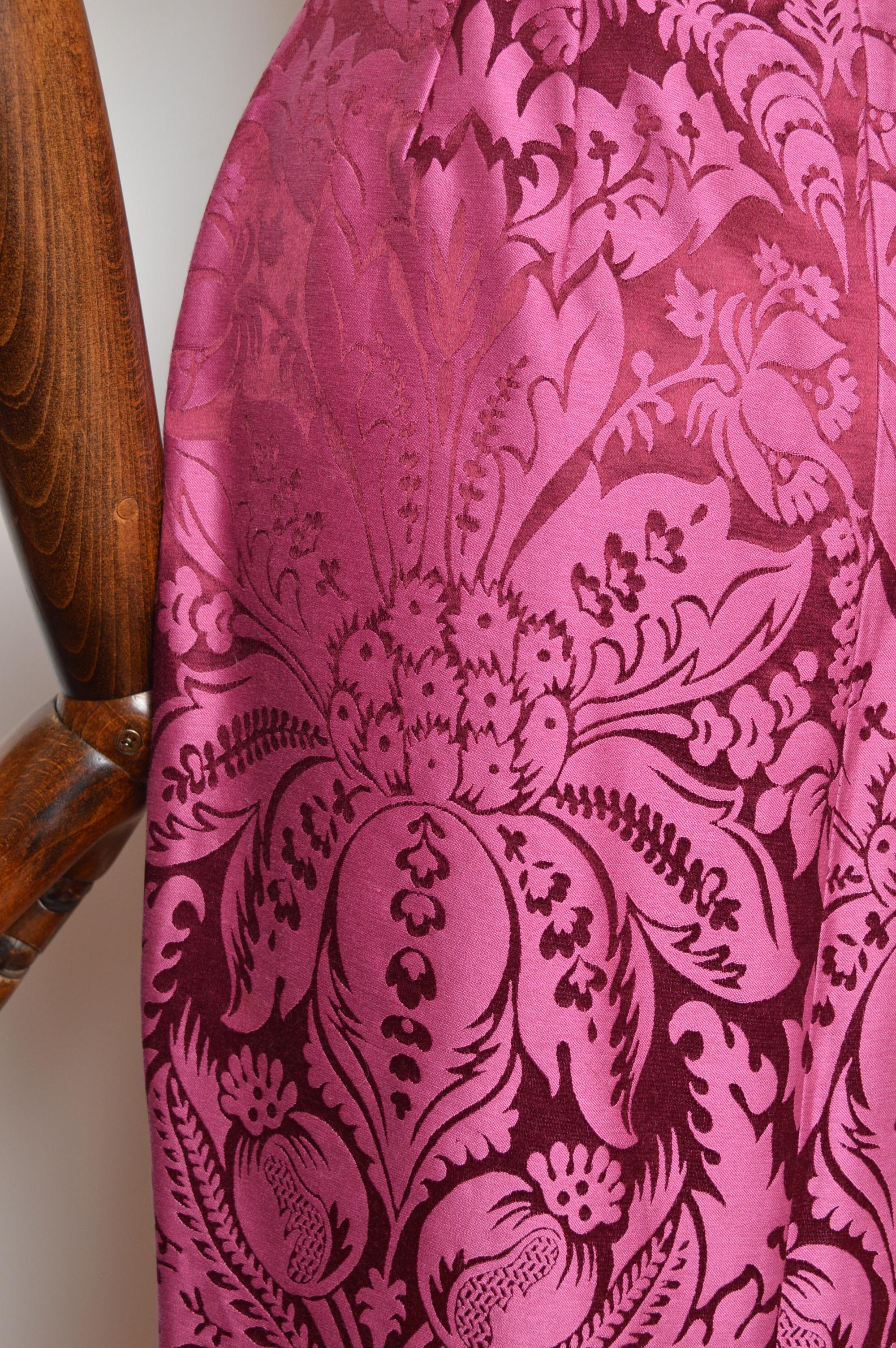 2003 John Galliano Runway Raspberry Pink Damask Jacquard High Waist Pencil Skirt (jupe crayon taille haute en jacquard) en vente 8