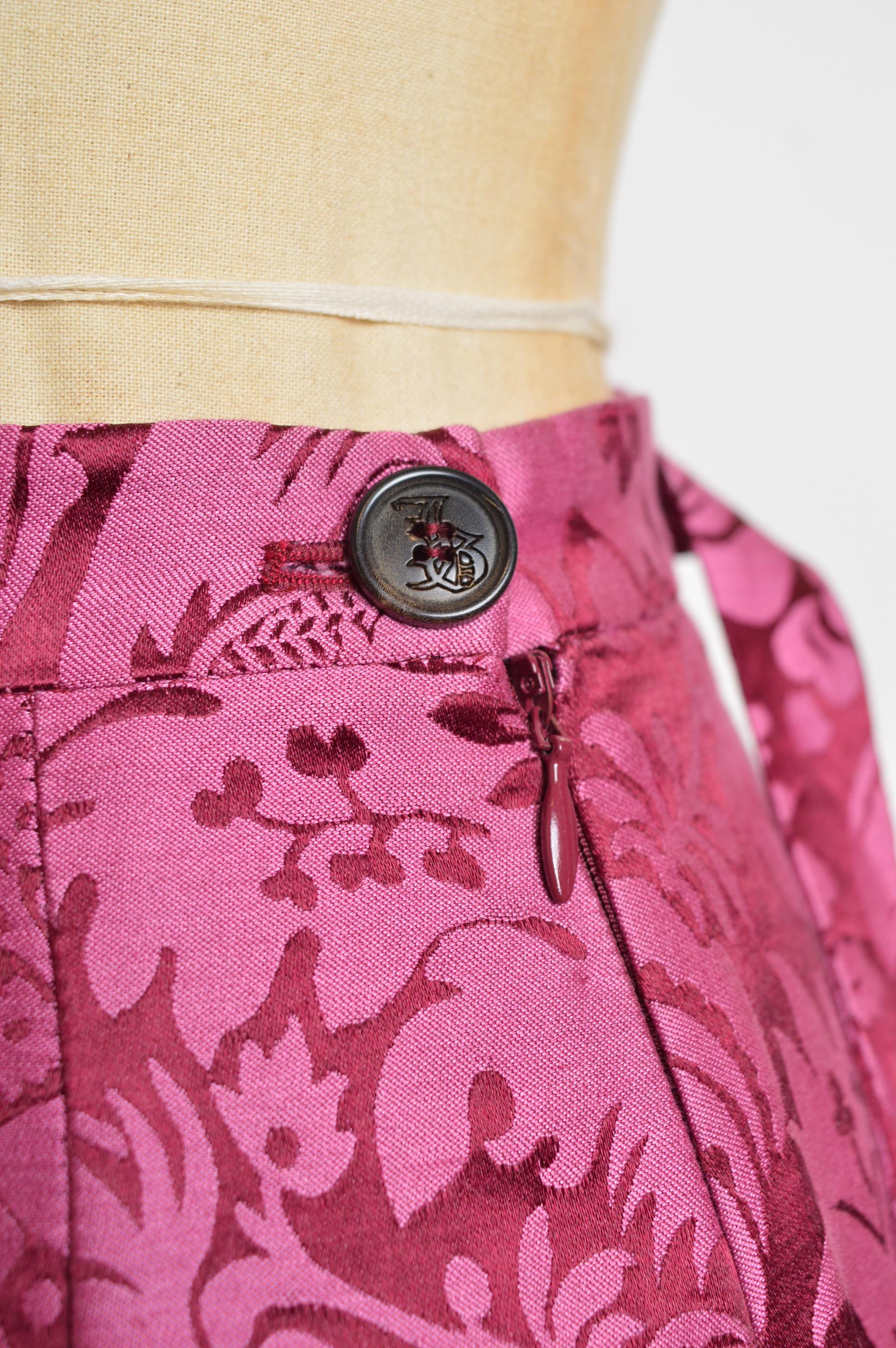 2003 John Galliano Runway Raspberry Pink Damask Jacquard High Waist Pencil Skirt (jupe crayon taille haute en jacquard) en vente 9