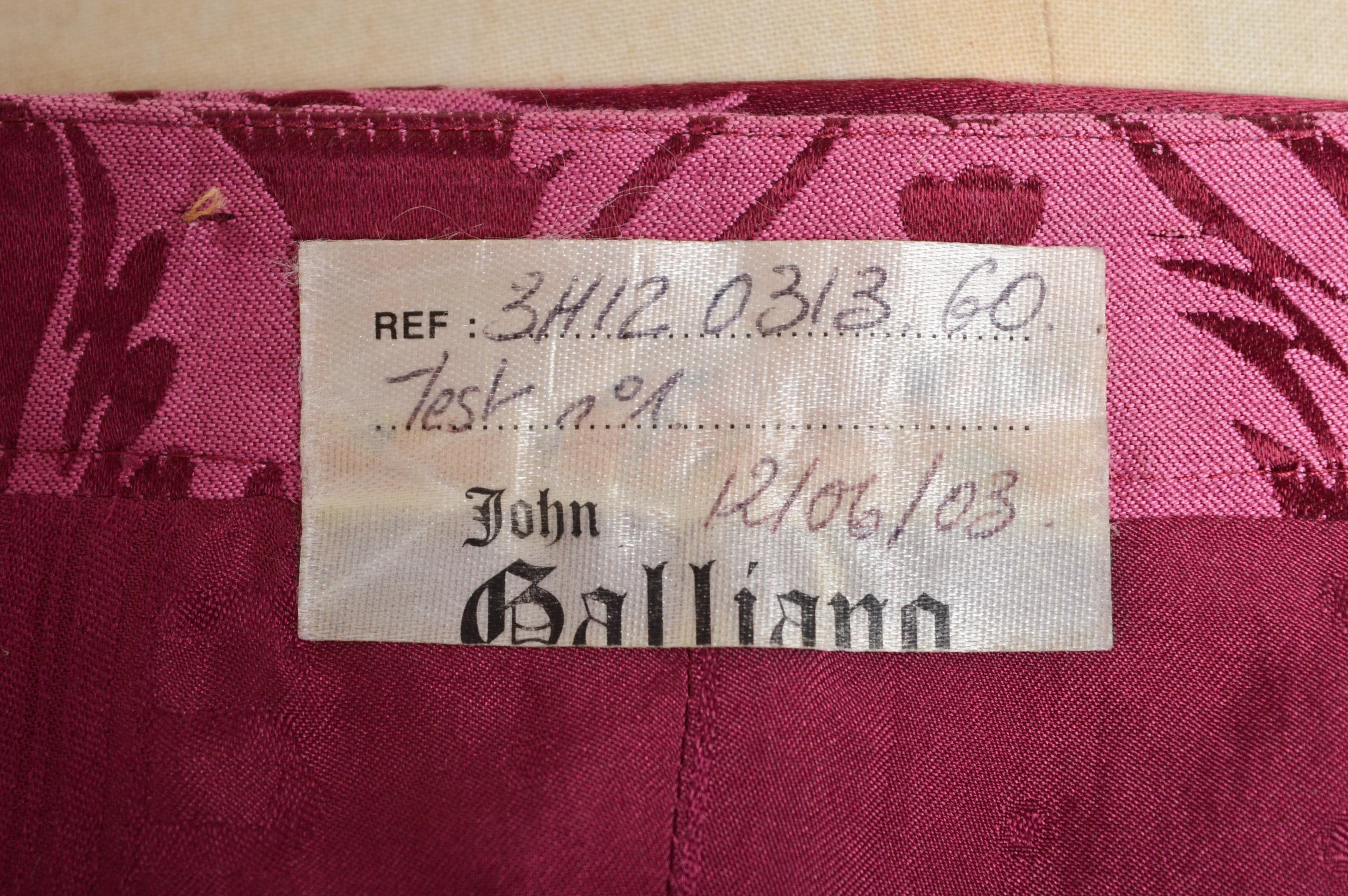 2003 John Galliano Runway Raspberry Pink Damask Jacquard High Waist Pencil Skirt (jupe crayon taille haute en jacquard) en vente 3