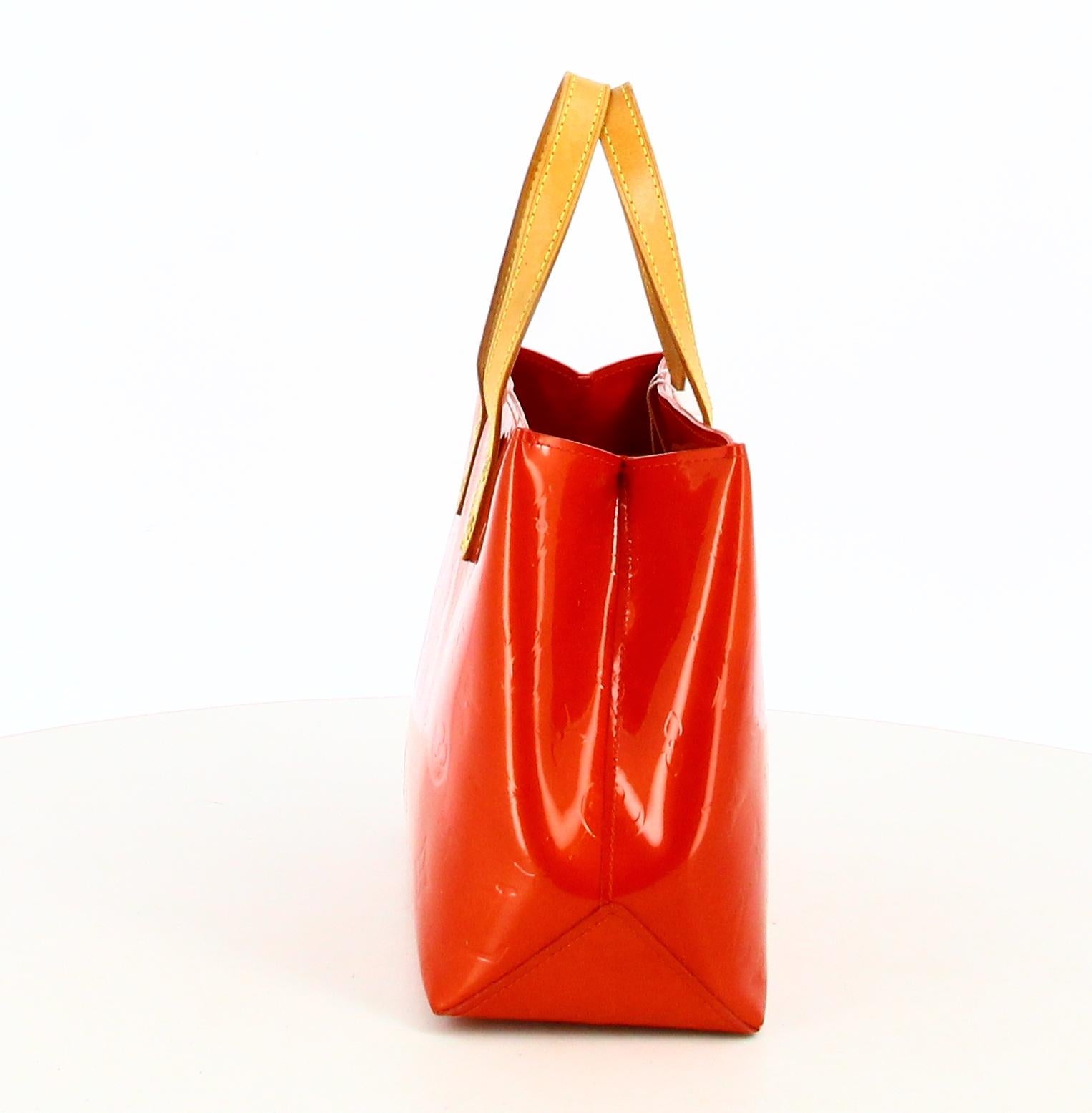 2003 Louis Vuitton Rote Vernis-Handtasche mit Monogramm für Damen oder Herren im Angebot
