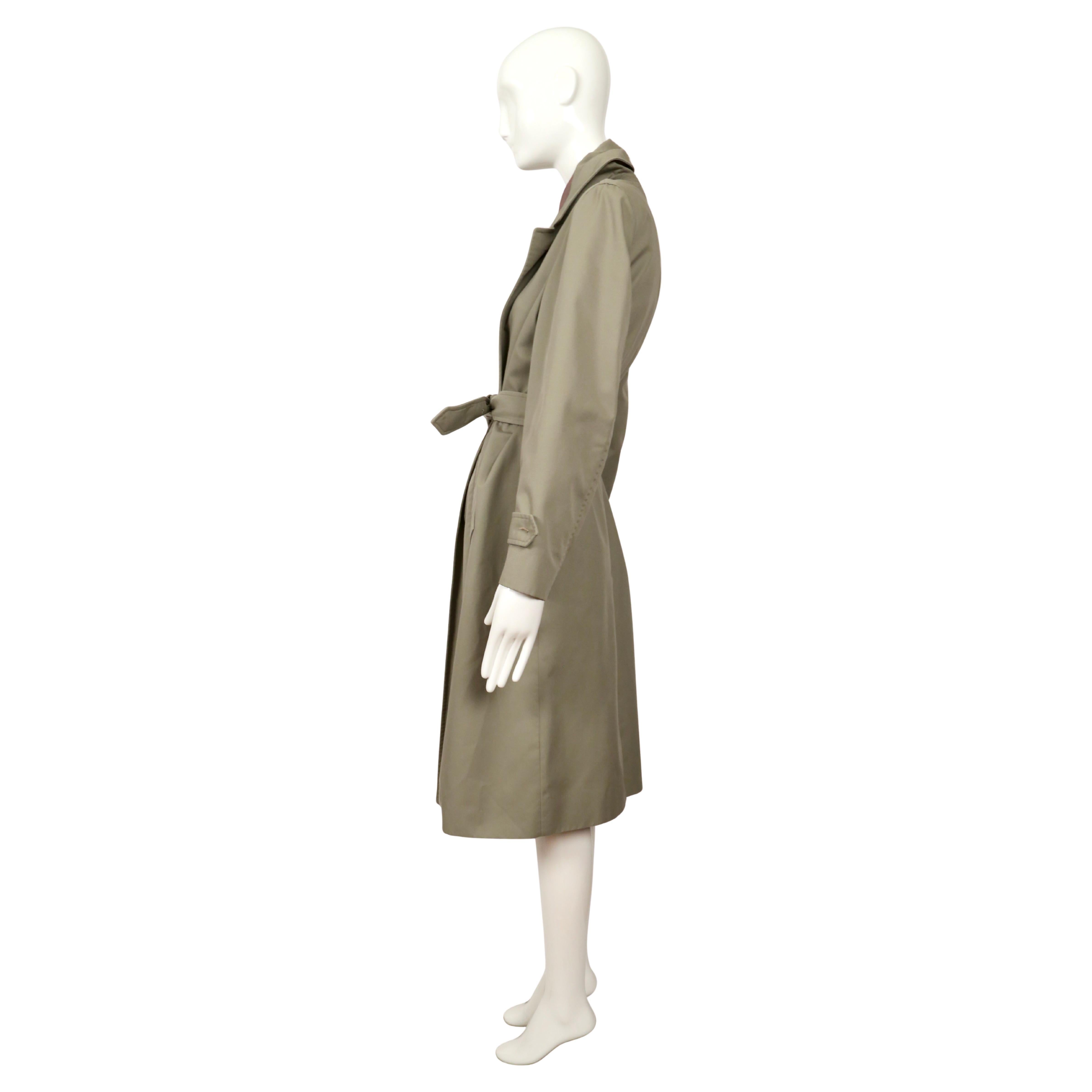 2003 MARGIELA RUNWAY Trench con fodera iridescente a vista e cintura tagliata in vendita 6