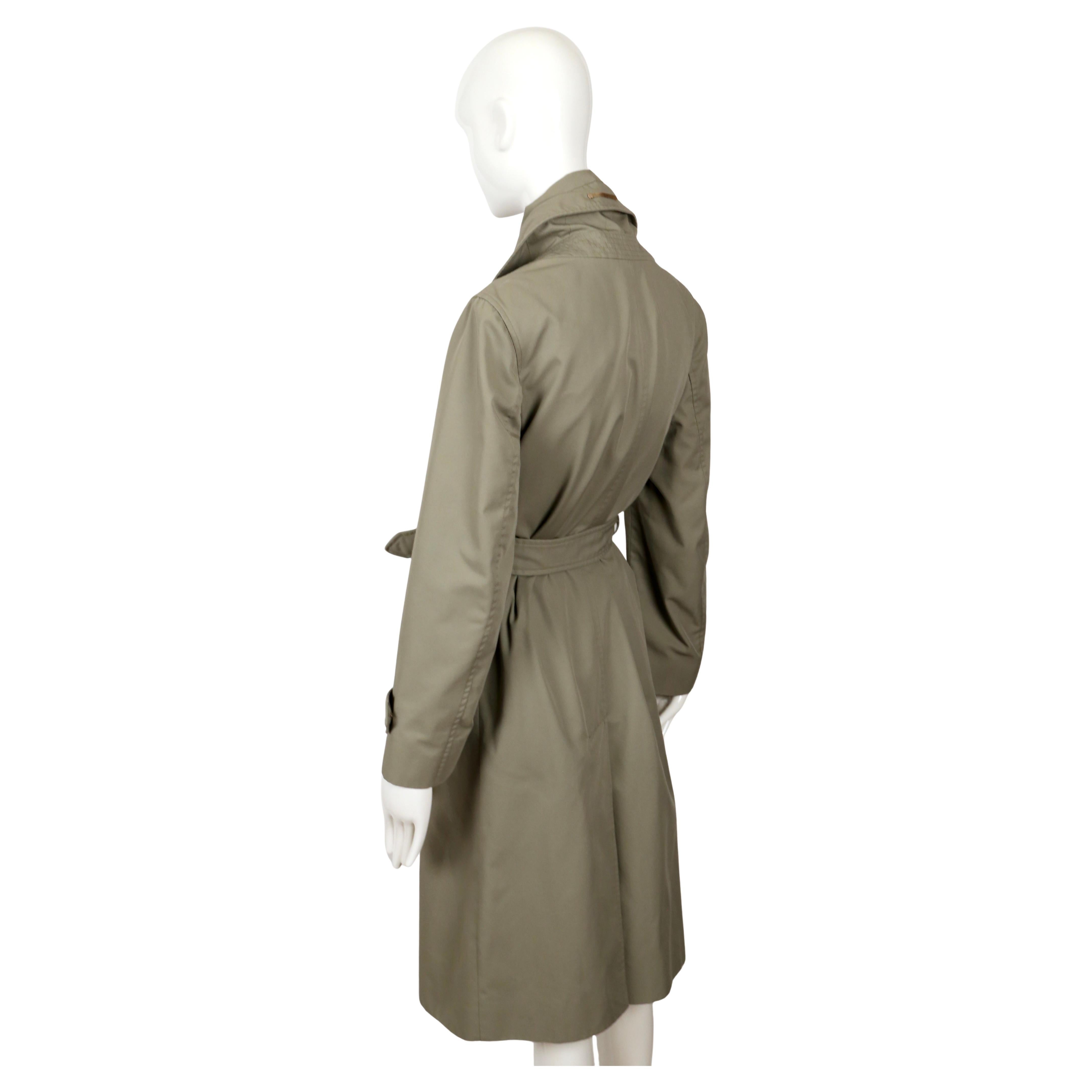 2003 MARGIELA RUNWAY Trench con fodera iridescente a vista e cintura tagliata in vendita 7