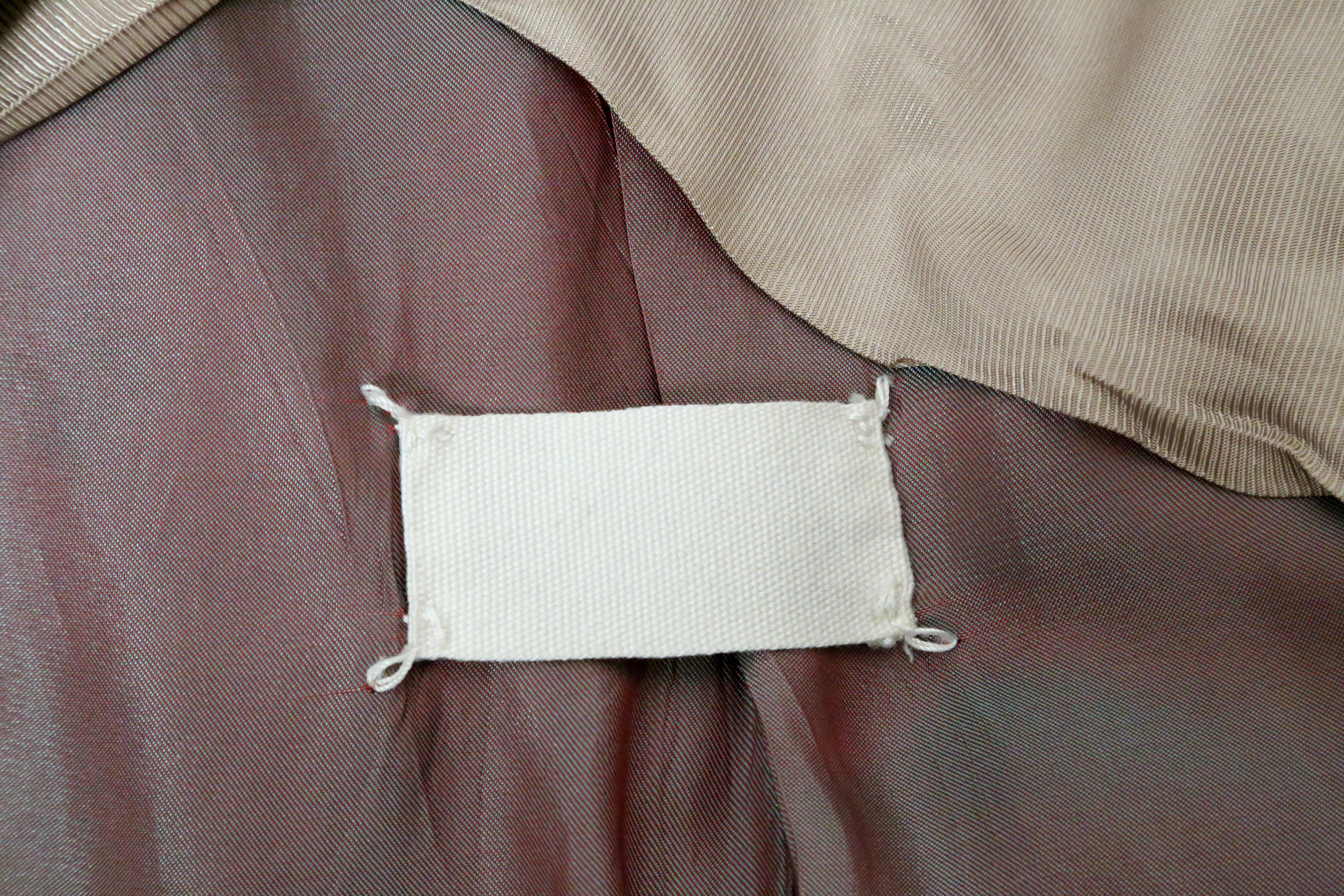 2003 MARGIELA RUNWAY Trench con fodera iridescente a vista e cintura tagliata in vendita 9