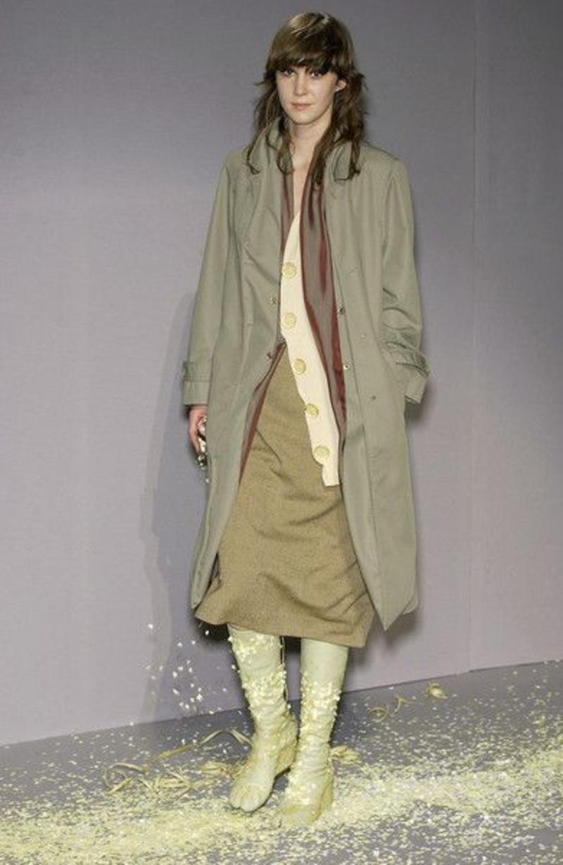 2003 MARGIELA RUNWAY Trench con fodera iridescente a vista e cintura tagliata in vendita 11