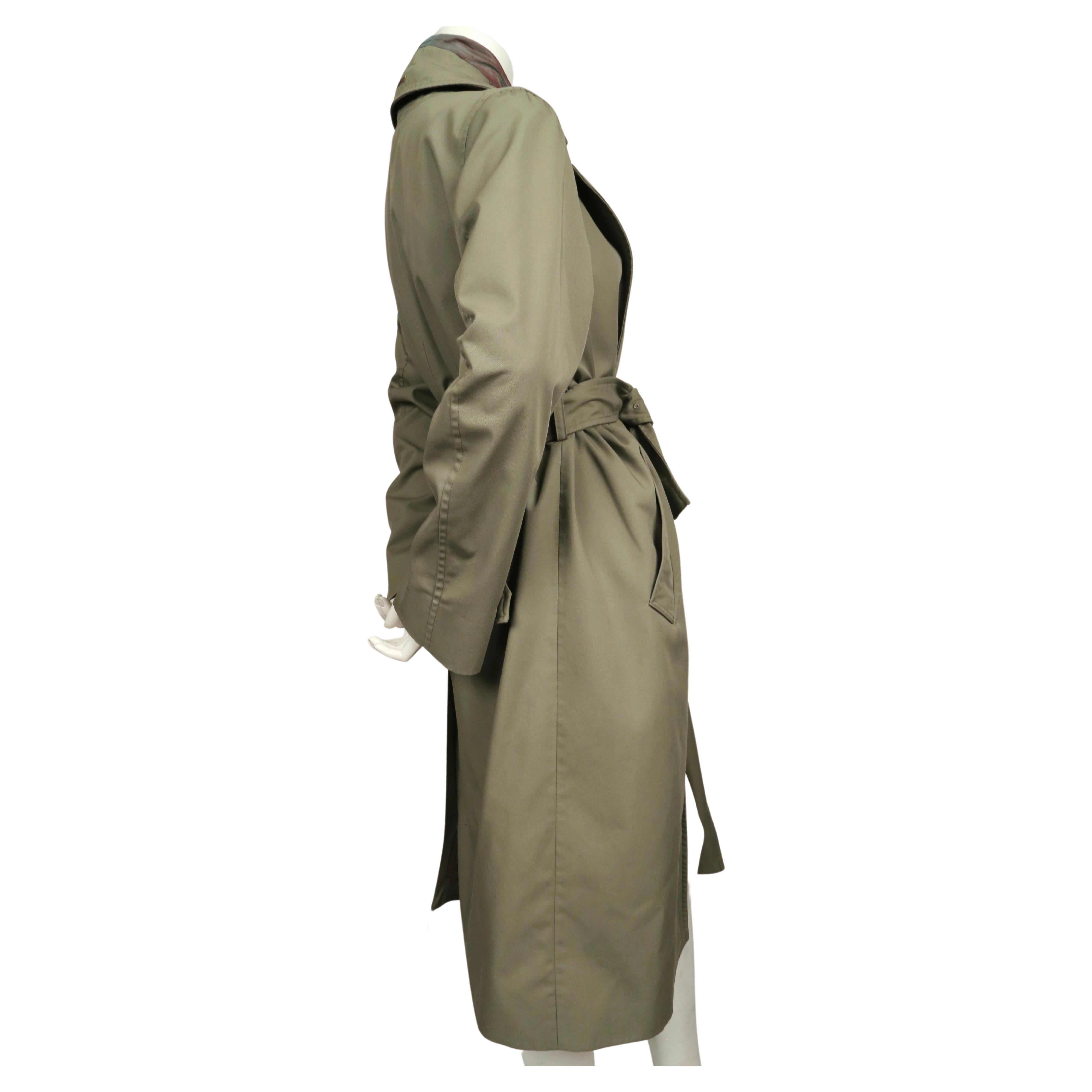 2003 MARGIELA RUNWAY trench coat with iridescent exposed lining and cut belt In Good Condition In San Fransisco, CA