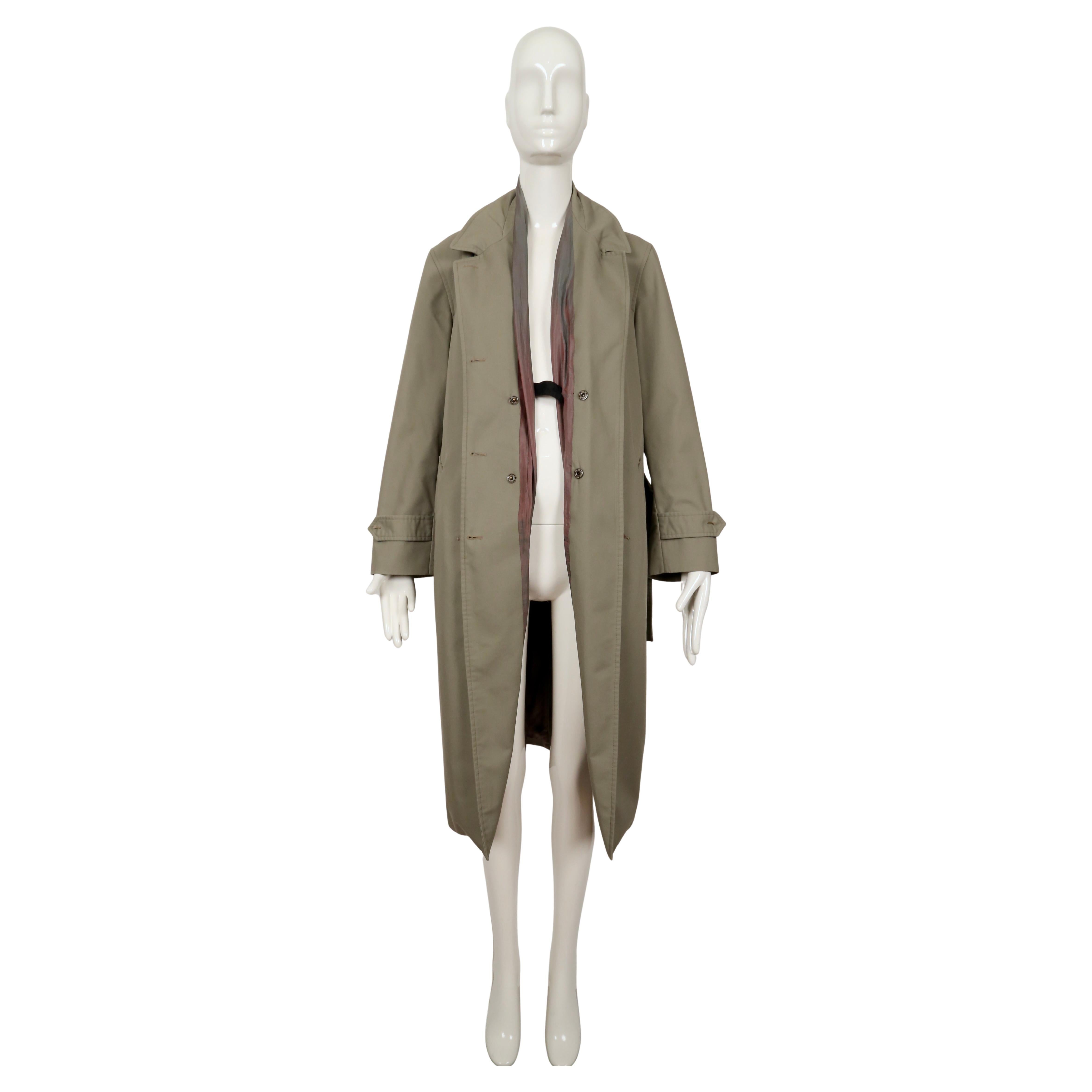Marrone 2003 MARGIELA RUNWAY Trench con fodera iridescente a vista e cintura tagliata in vendita