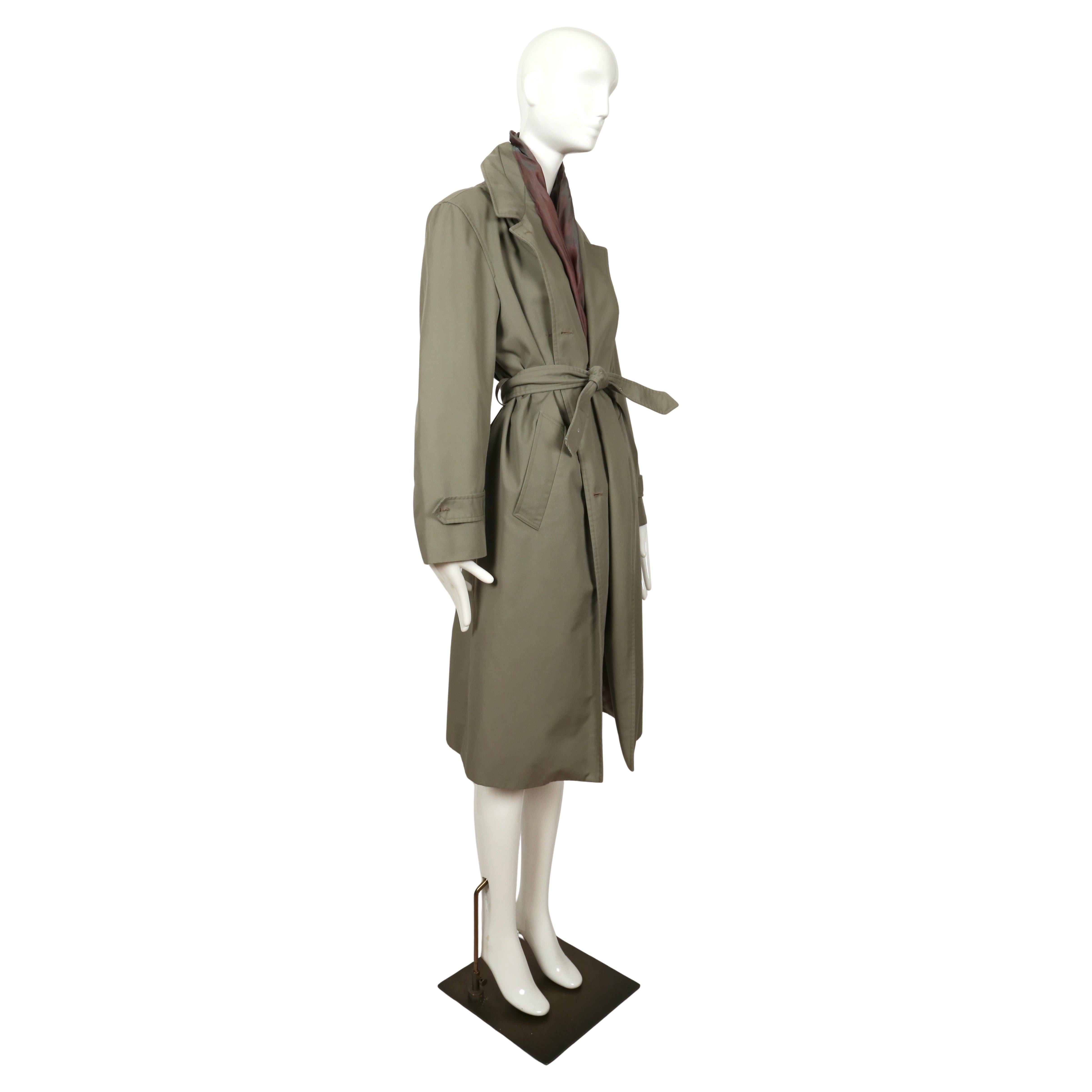 2003 MARGIELA RUNWAY Trench con fodera iridescente a vista e cintura tagliata in vendita 1