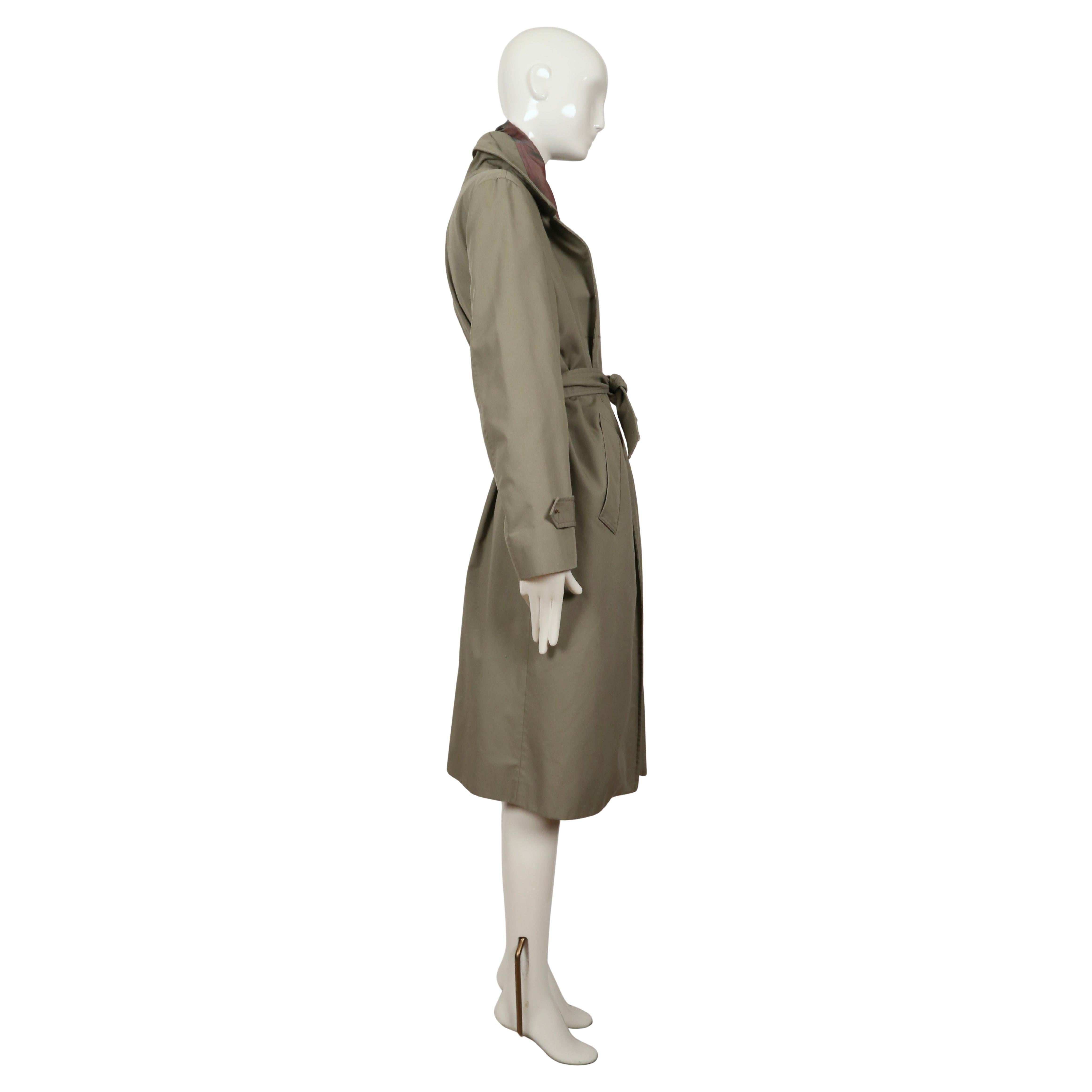 2003 MARGIELA RUNWAY Trench con fodera iridescente a vista e cintura tagliata in vendita 2