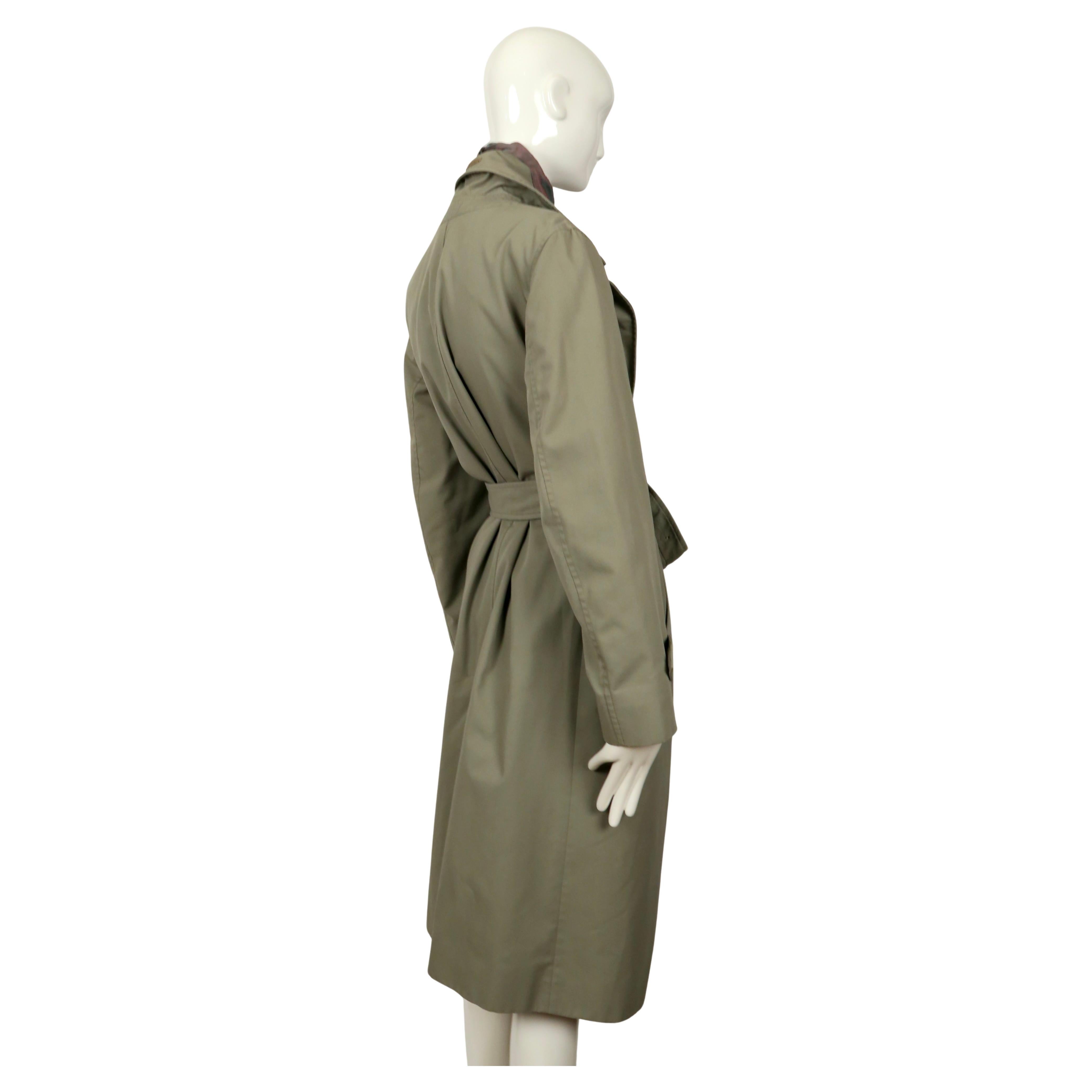 2003 MARGIELA RUNWAY Trench con fodera iridescente a vista e cintura tagliata in vendita 4