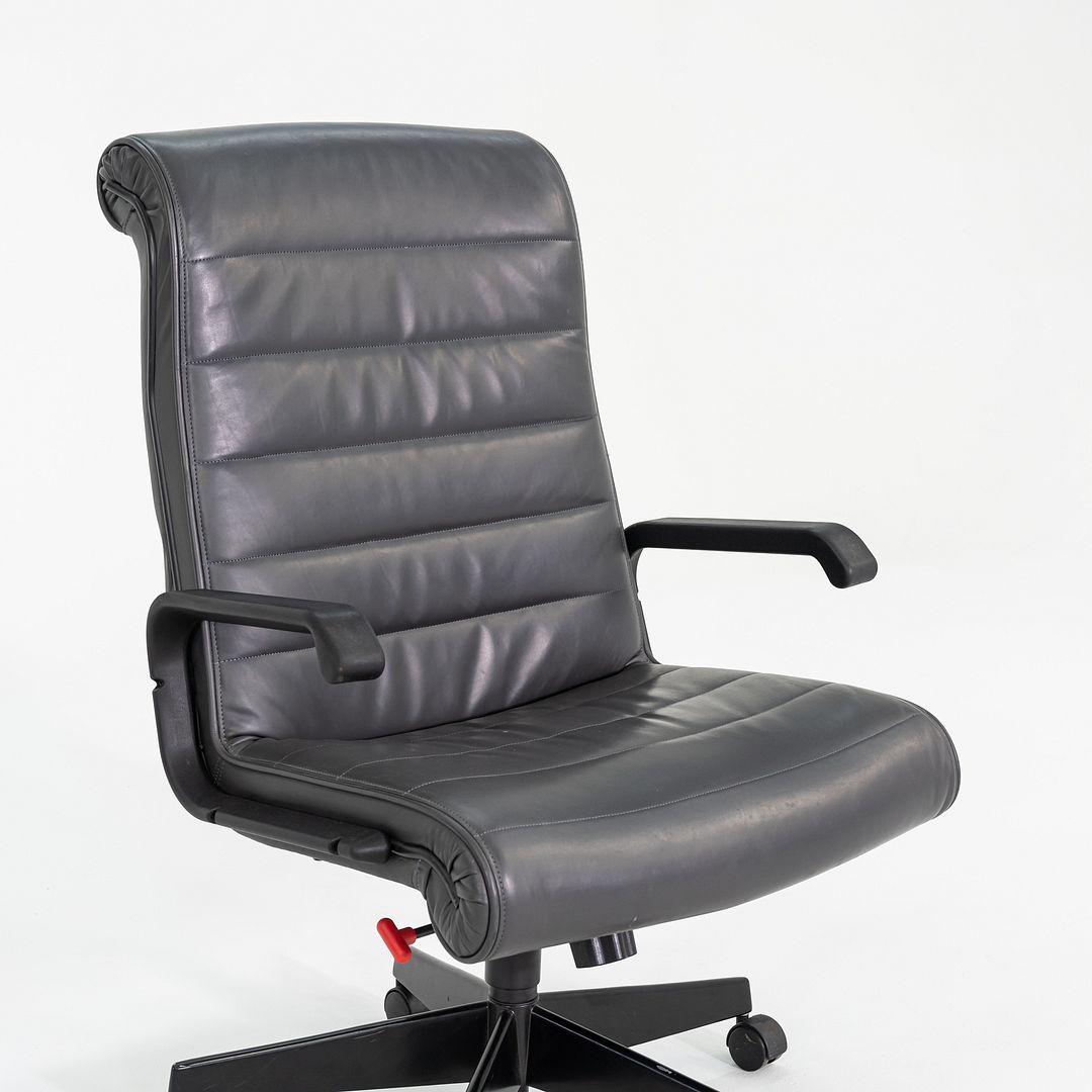 XXI secolo e contemporaneo 2003 Richard Sapper per Knoll Sedia da scrivania executive in pelle grigia 2x Disponibile in vendita