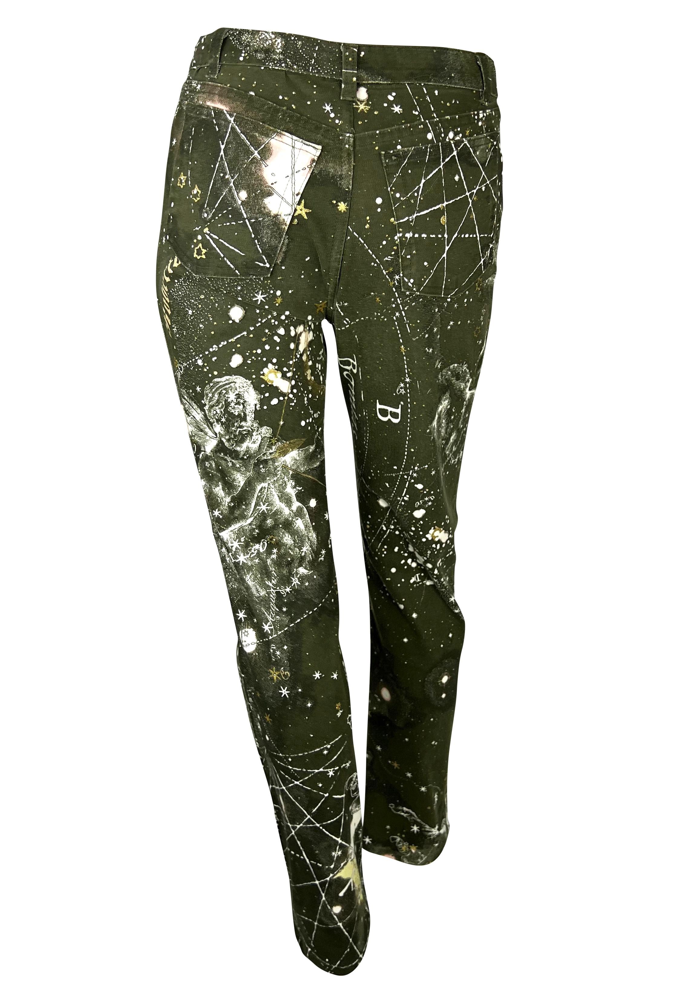 Pantalon en jean extensible imprimé logo astrologique Roberto Cavalli, 2003 Excellent état - En vente à West Hollywood, CA
