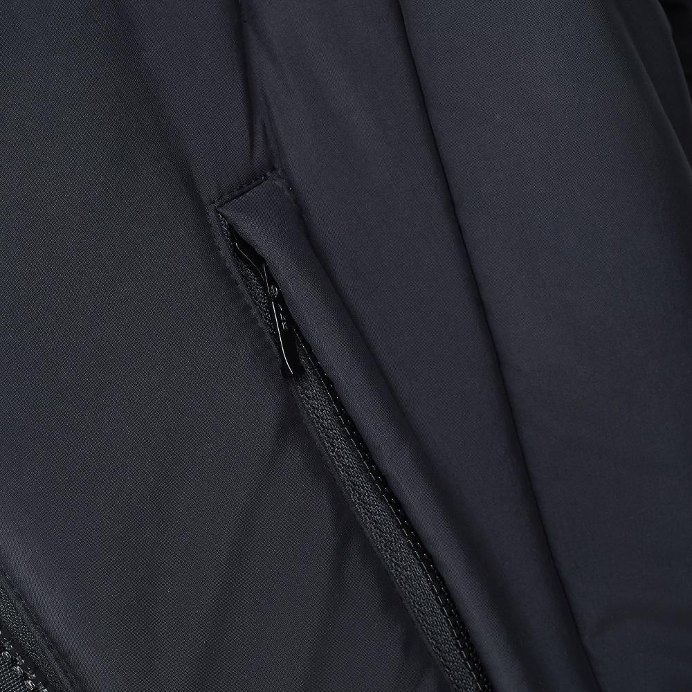 2003 Runway Issey Miyake Schwarze Pufferjacke mit gerafftem Design Damen im Angebot