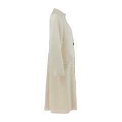 2003 Valentino Runway Documented Manteau crème et jupe tailleur