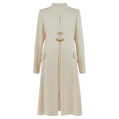 2003 Valentino Runway Documented Manteau crème et jupe tailleur