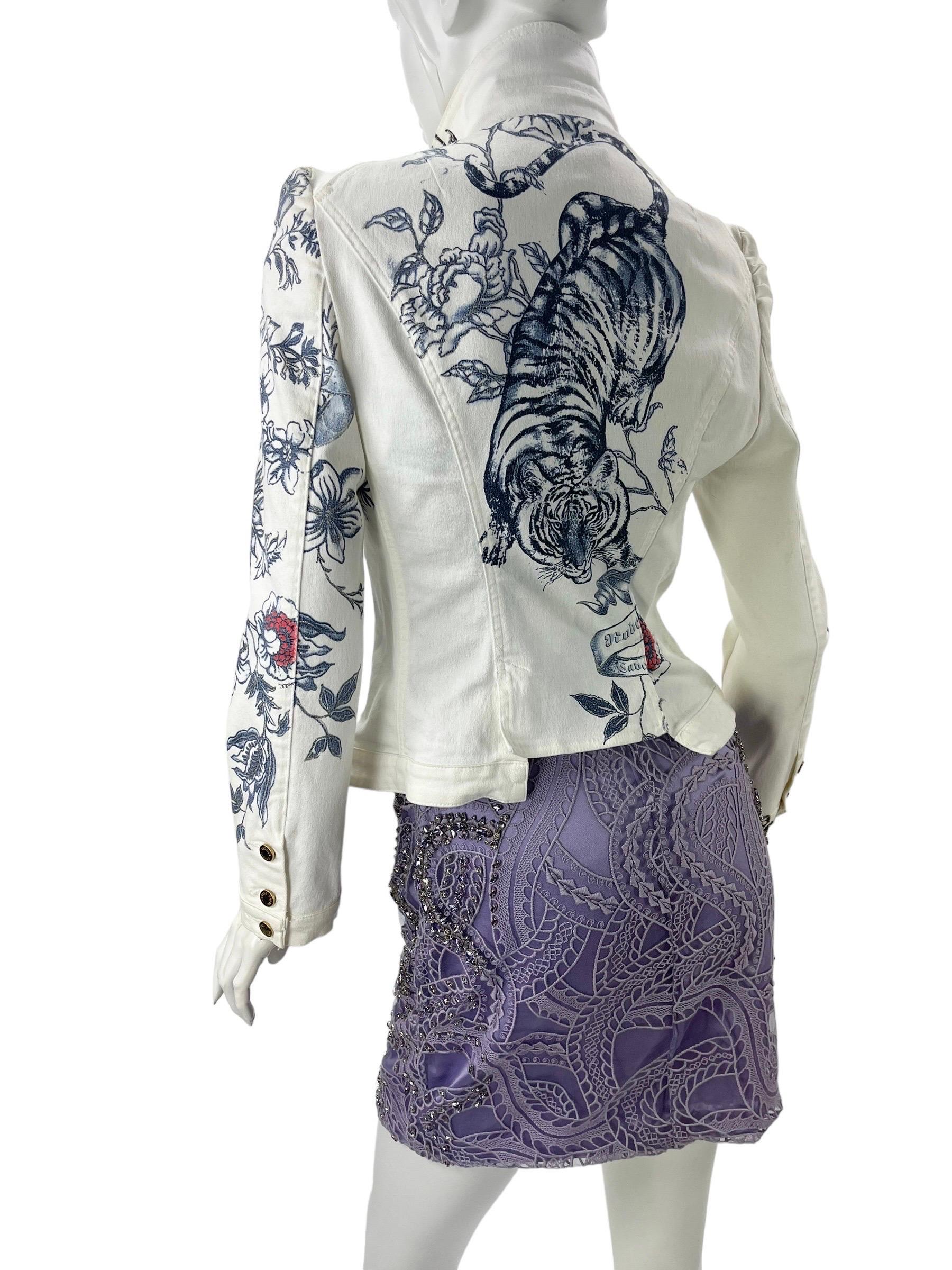 Gray 2003 Vintage Roberto Cavalli Tattoo Printed White Denim Jacket Size M For Sale