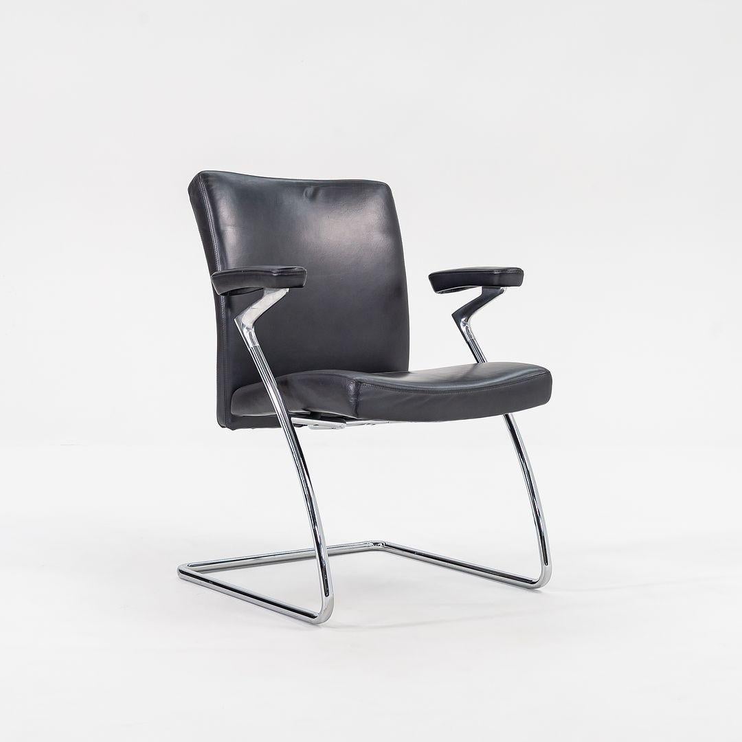 Si tratta di sofisticate poltrone moderne Art Collectional, prodotte da Walter Knoll in Germania. Questi esempi risalgono al 2003. Il prezzo indicato comprende una sedia, ma abbiamo diverse sedie disponibili per l'acquisto individuale. Il design è