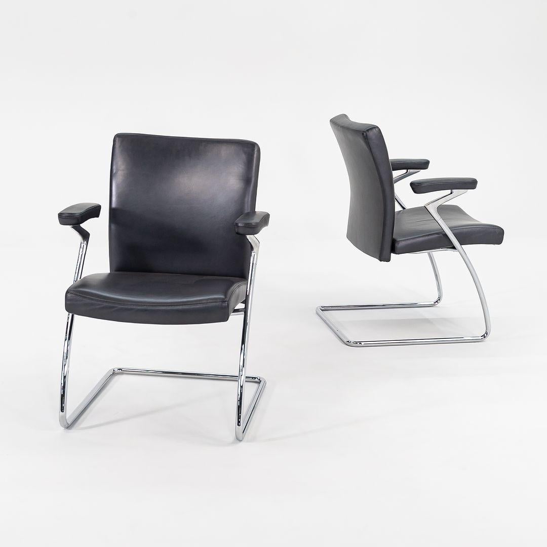 XXI secolo e contemporaneo 2003 Walter Knoll Art Collection Arm Dining Side Chairs in acciaio e pelle grigia in vendita
