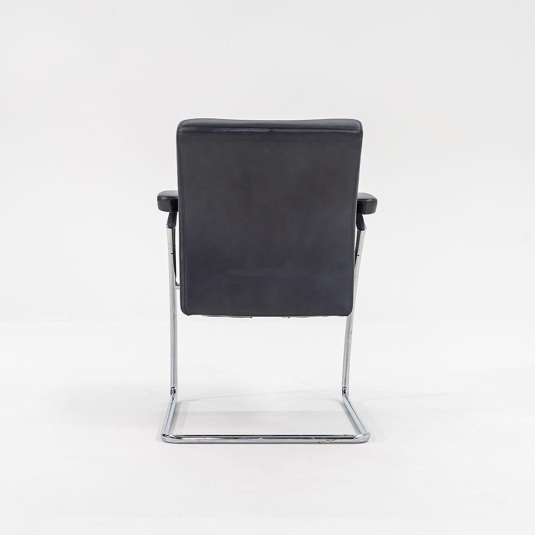 2003 Walter Knoll Art Collection Arm Dining Side Chairs in acciaio e pelle grigia in vendita 1