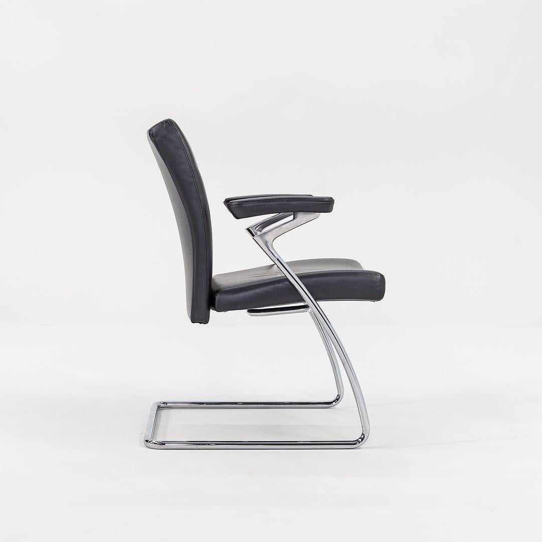 2003 Walter Knoll Art Collection Arm Dining Side Chairs in acciaio e pelle grigia in vendita 2