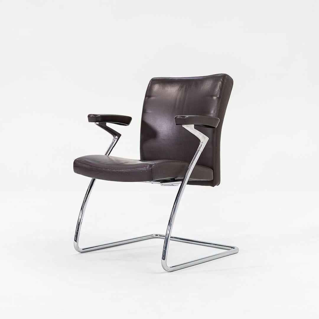 Il s'agit de fauteuils modernes de la Collection S, produits par Walter Knoll en Allemagne. Ces exemples datent de 2003 et proviennent d'un fonds spéculatif de Manhattan. Le prix indiqué comprend une chaise, mais nous avons plusieurs chaises