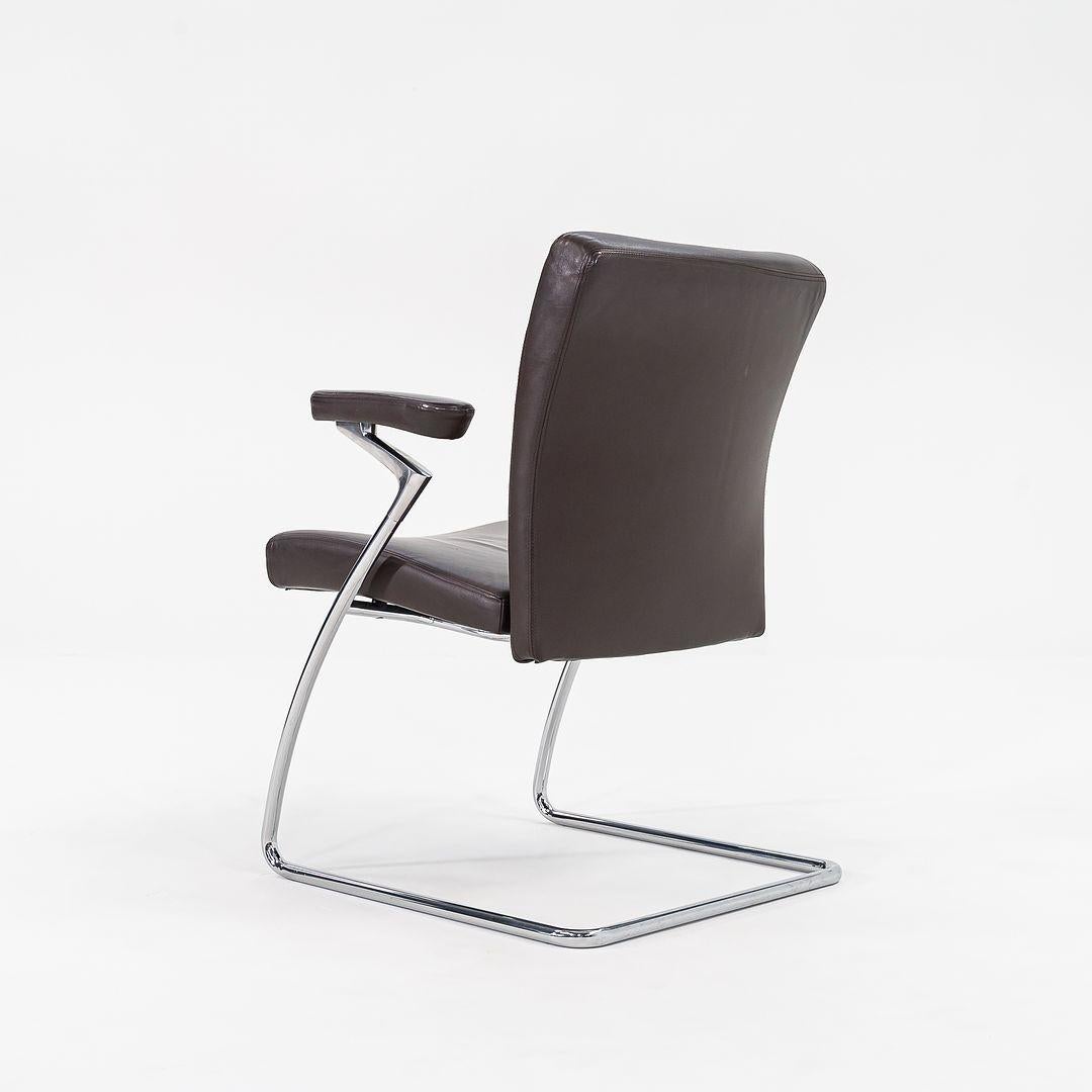 Européen 2003 Chaises à accoudoirs en acier et cuir Brown de la collection The Collective de Walter Knoll en vente