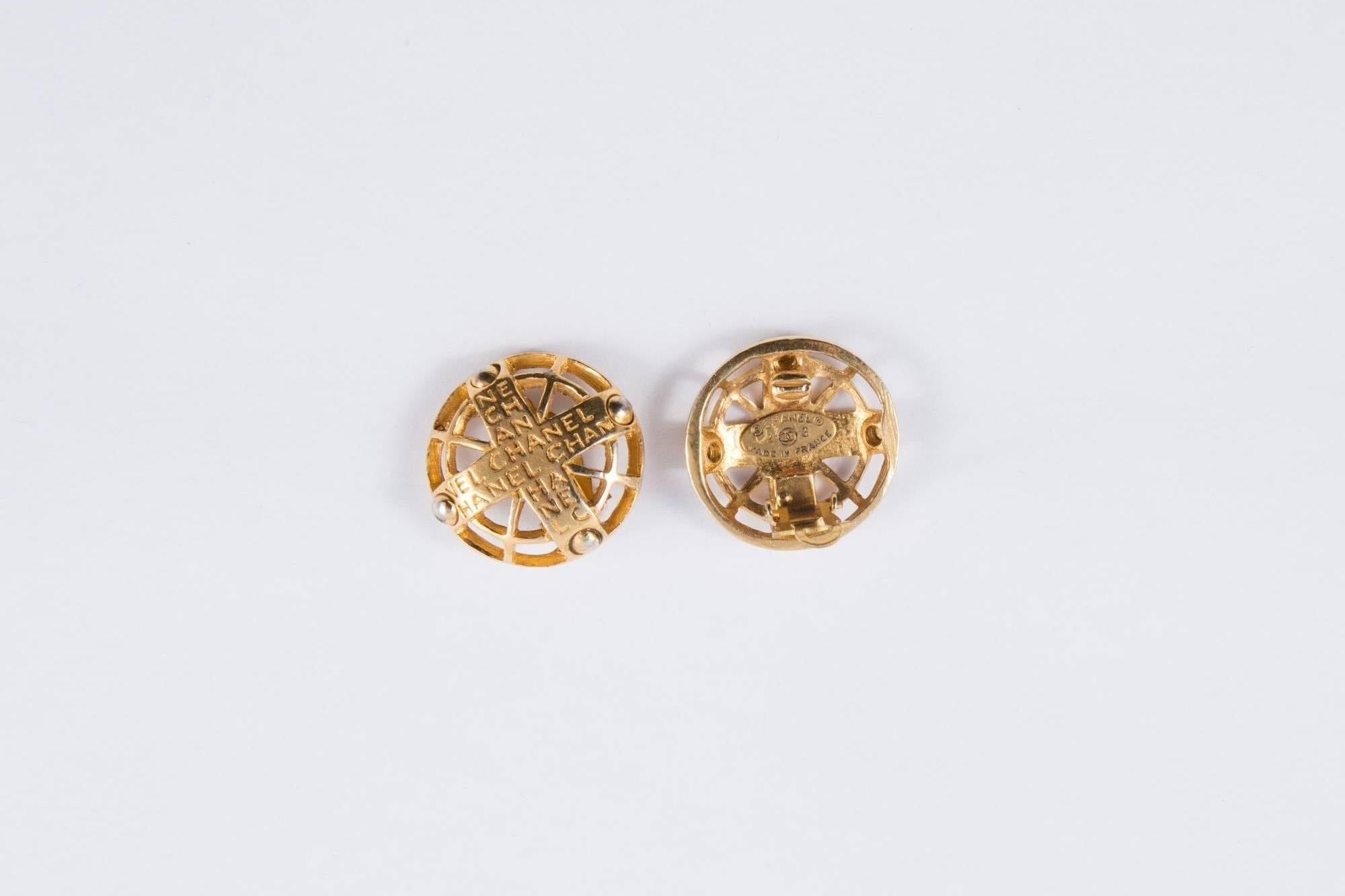 2003s Chanel gold-tone metal earrings featuring a clip on fastening, logo Chanel , a Chanel back plaque. Diameter: 3cm) 
In excellent vintage condition. Made in France. 
 We guarantee you will receive this gorgeous item as described and showed on