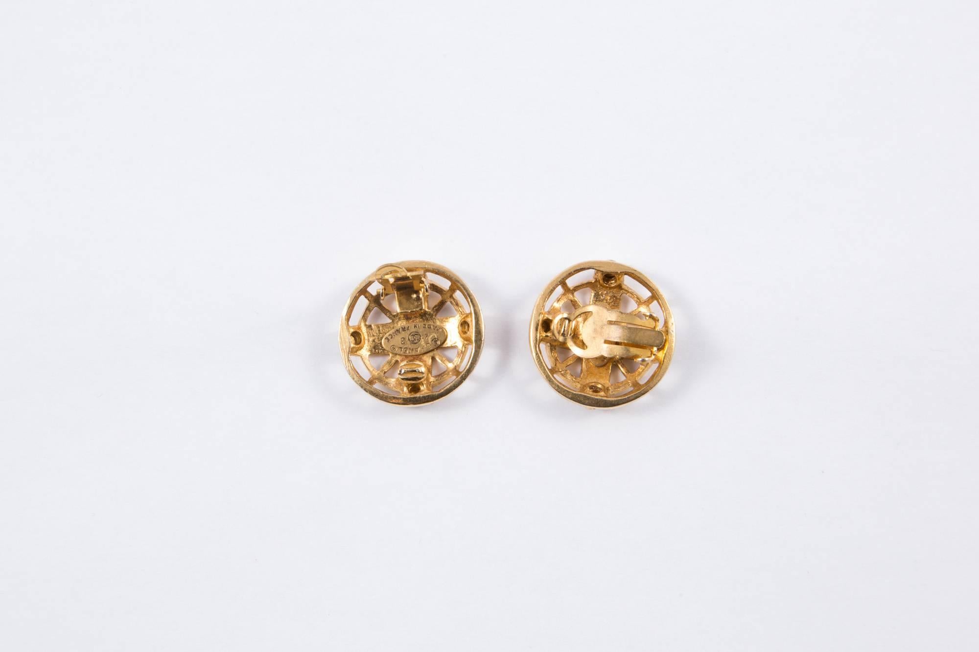 2003s Chanel Logo Gold Tone Clip On Earrings In Good Condition In Paris, FR
