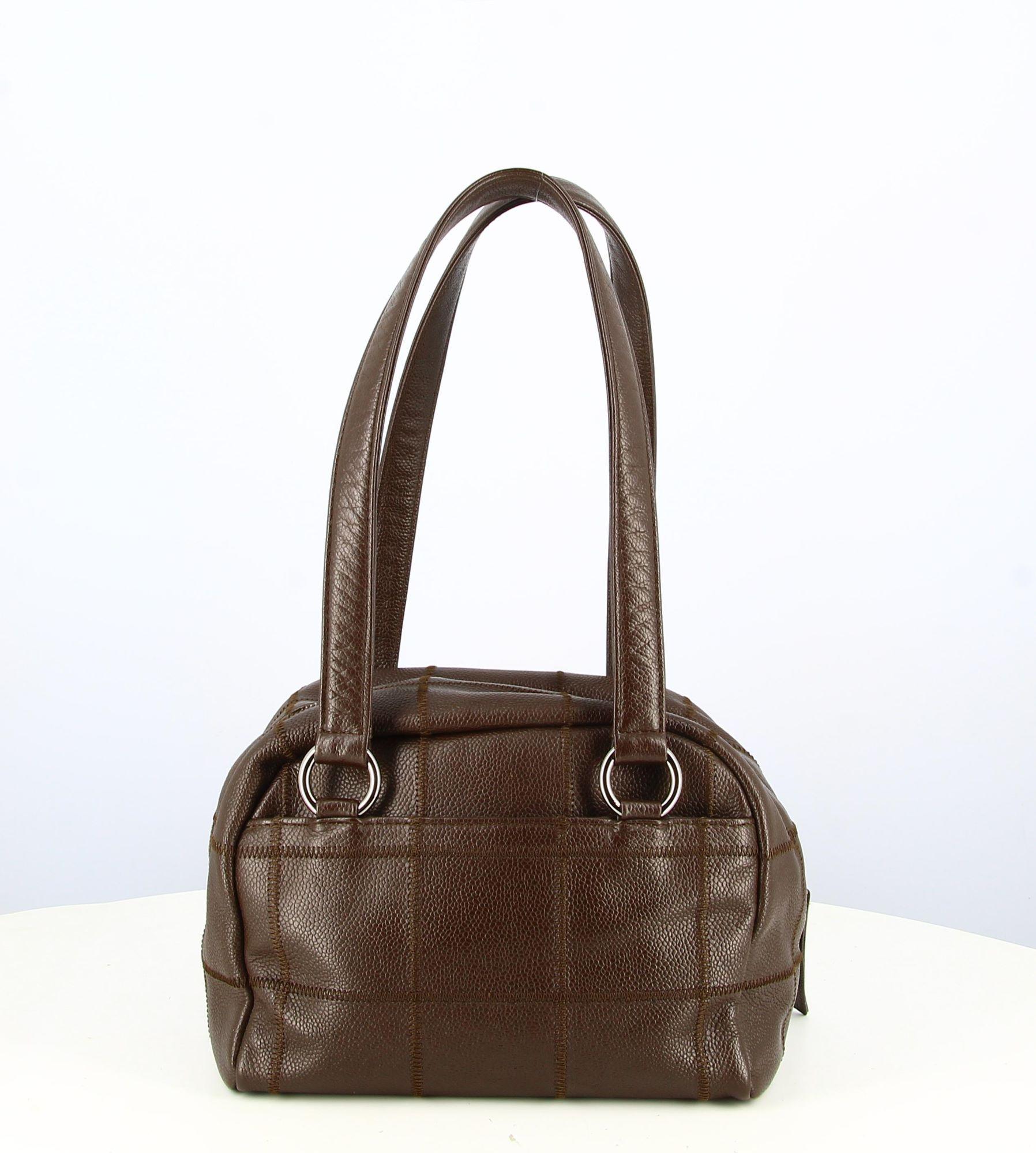 2004-2005 Chanel Handbag Brown Leather In Good Condition For Sale In PARIS, FR