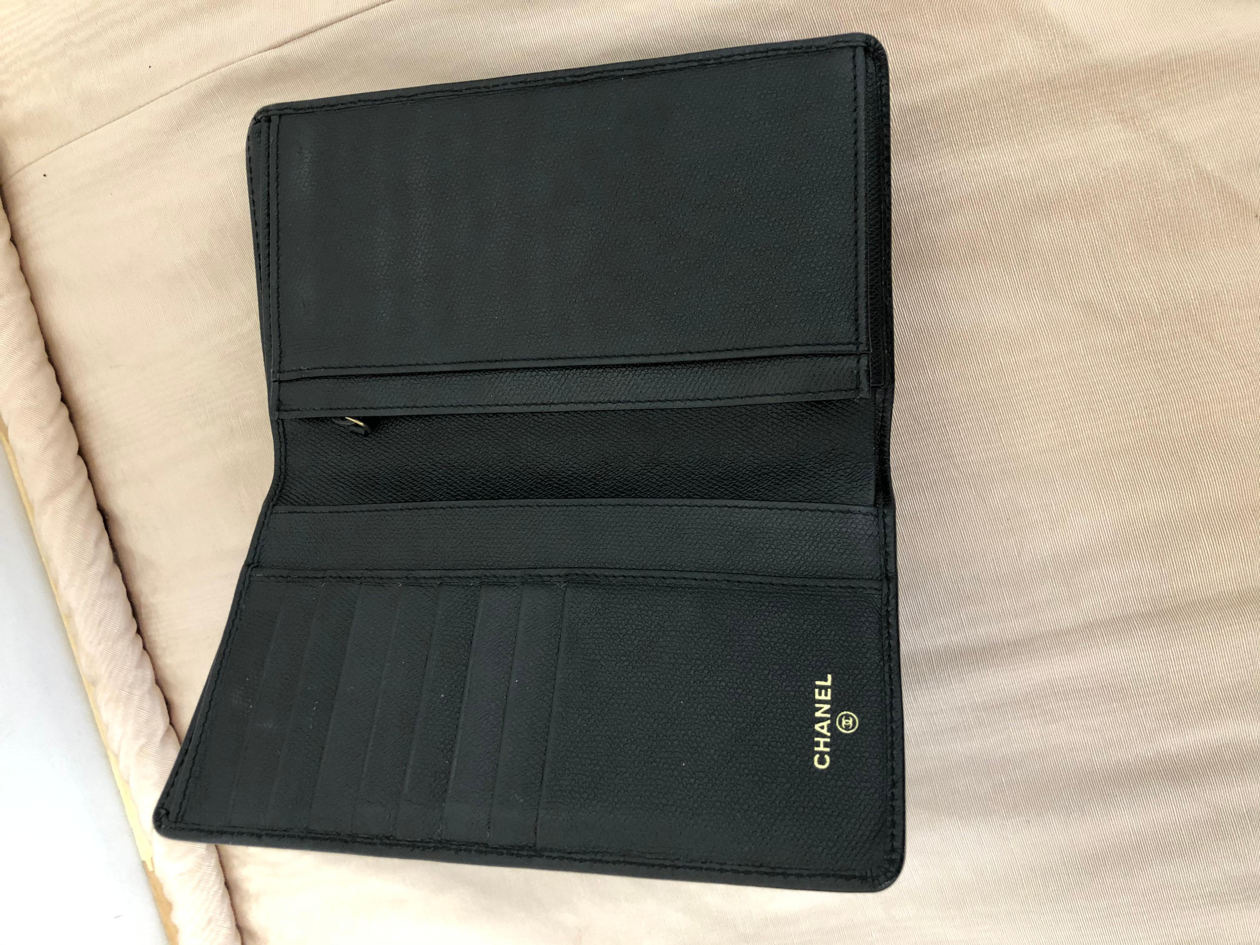Very nice and practical wallet made of caviar/pebbled leather with 8 credit card slots; a deep back slot; 3 bill slots and a zipped compartment. The serial # is 9828708 (2004-2005), and is in excellent condition.