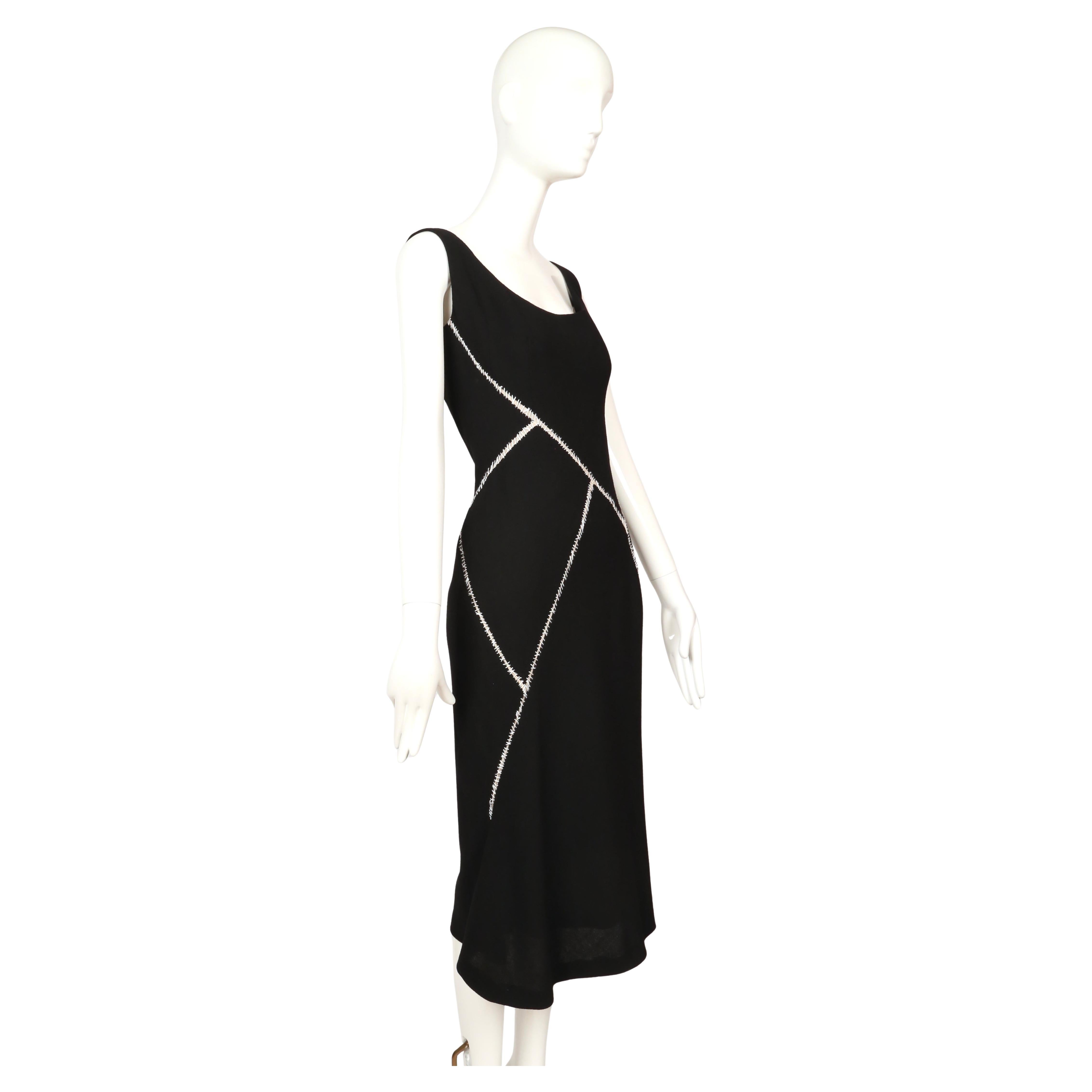 ALEXANDER MCQUEEN Robe en laine noire avec surpiqûres blanches, 2004 Bon état - En vente à San Fransisco, CA