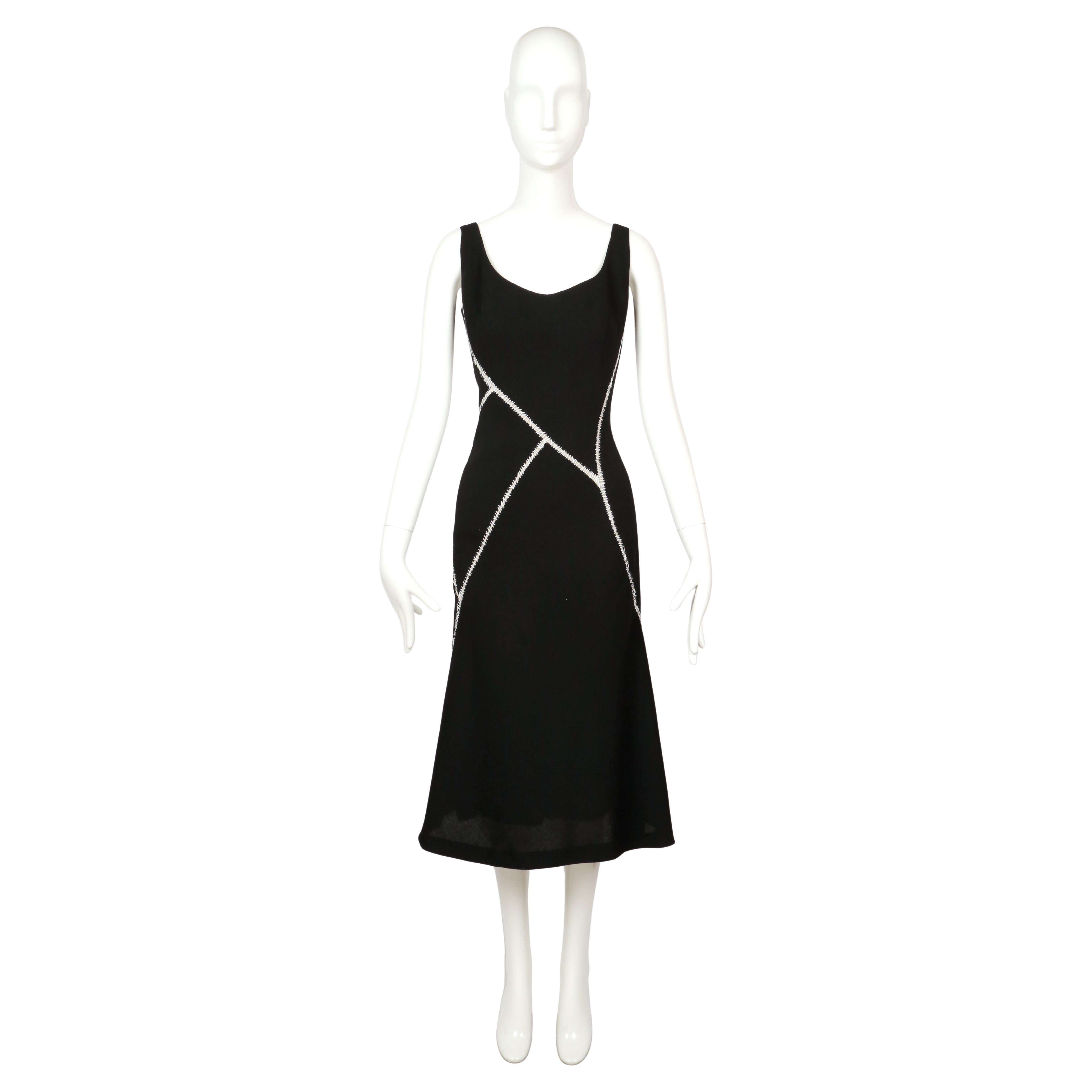 ALEXANDER MCQUEEN Robe en laine noire avec surpiqûres blanches, 2004 en vente