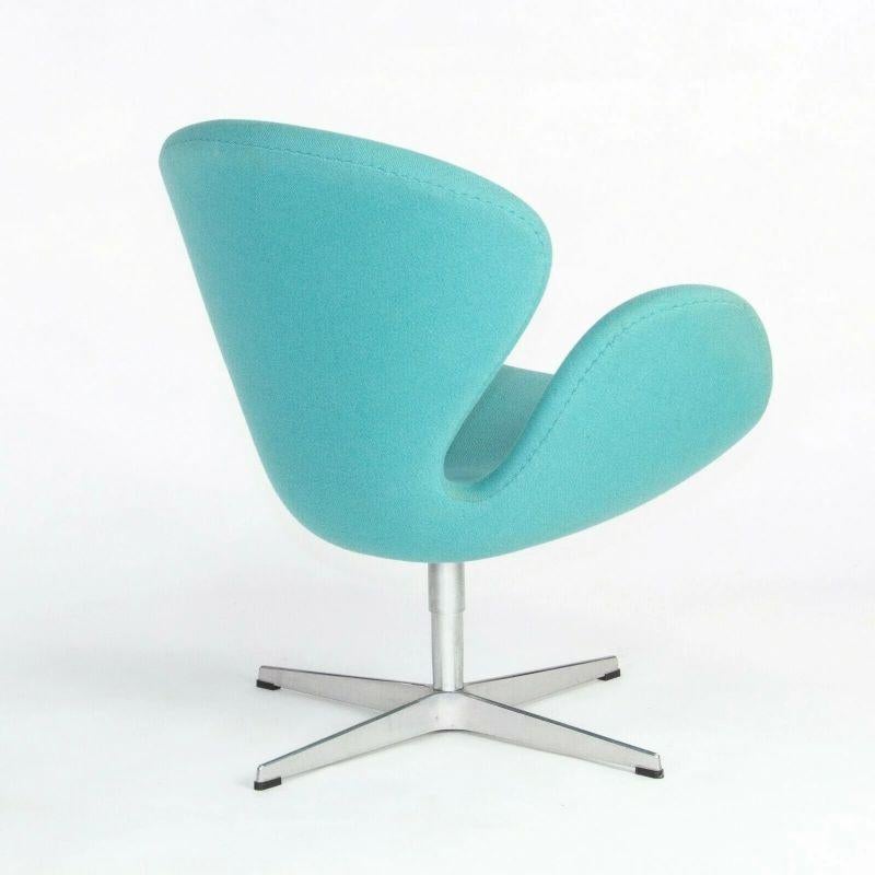 2004 Arne Jacobsen Swan Chairs by Fritz Hansen in Turquoise Hopsack Fabric In Good Condition For Sale In Philadelphia, PA