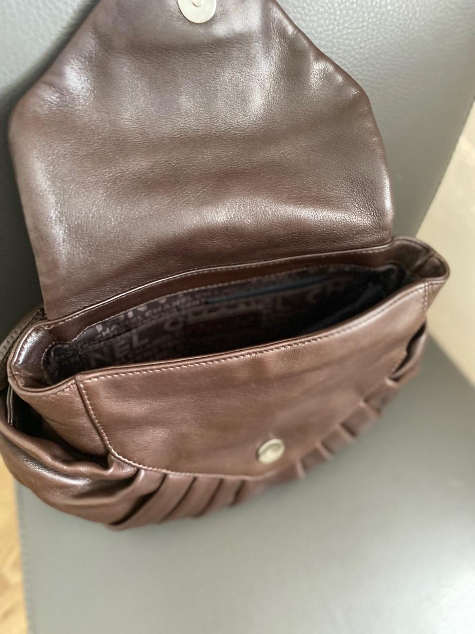 2004 brown Lambskin leather pleated rings hobo shoulder bag In Excellent Condition For Sale In Miami, FL