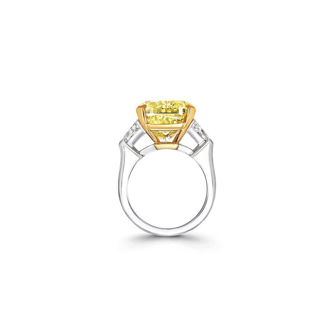 Modern 20.04-Carat Fancy Yellow Diamond Ring  Rare Color  VS2 Clarity For Sale
