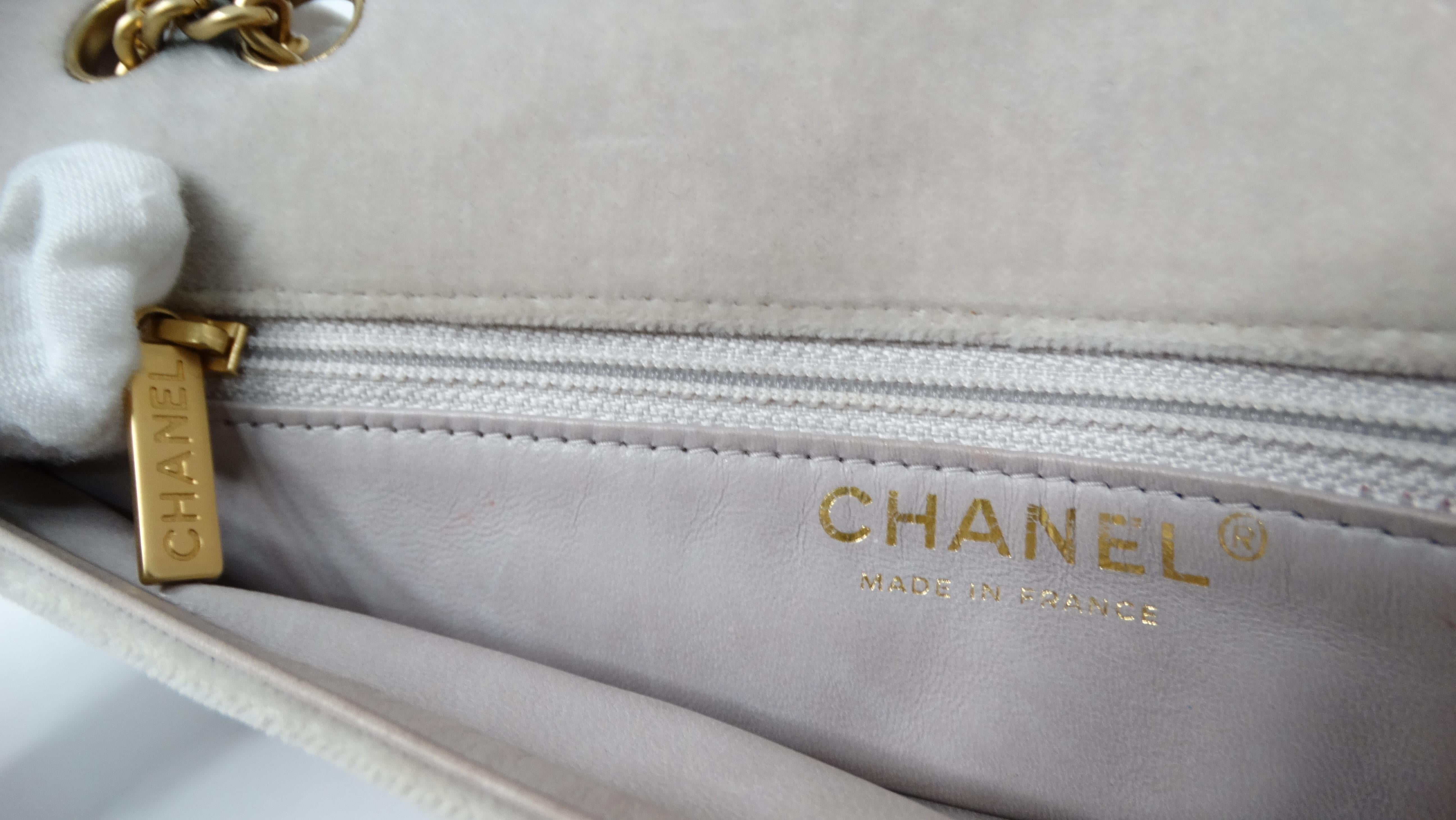 2004 Pochette en velours et paillettes à motif floral de Chanel en vente 5