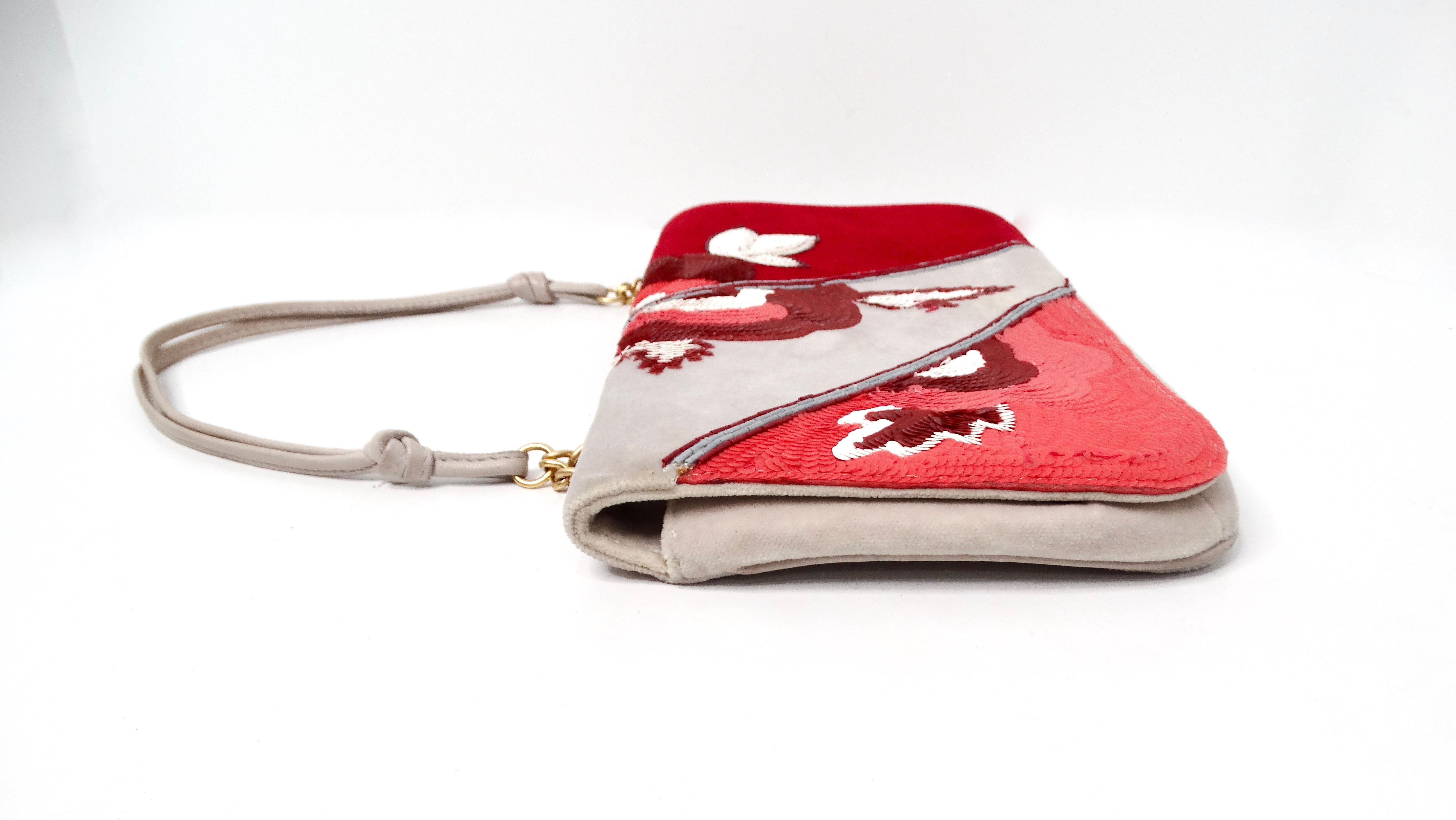 Rouge 2004 Pochette en velours et paillettes à motif floral de Chanel en vente