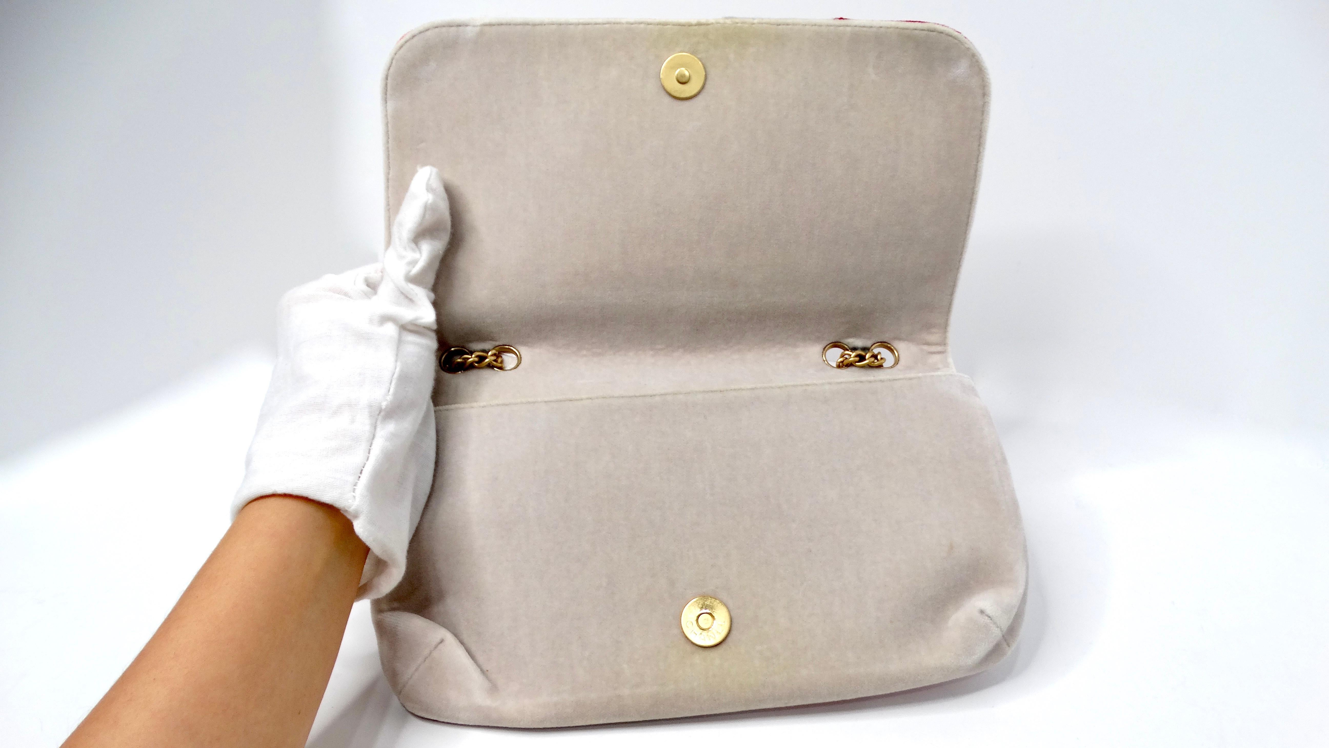 2004 Pochette en velours et paillettes à motif floral de Chanel en vente 3