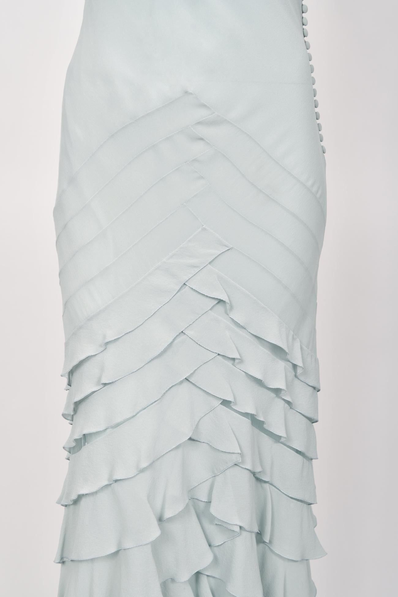 2004 Christian Dior by John Galliano Eisblaues gestuftes Kleid aus Seide und Tüll mit Schrägschnitt im Schrägschnitt 6