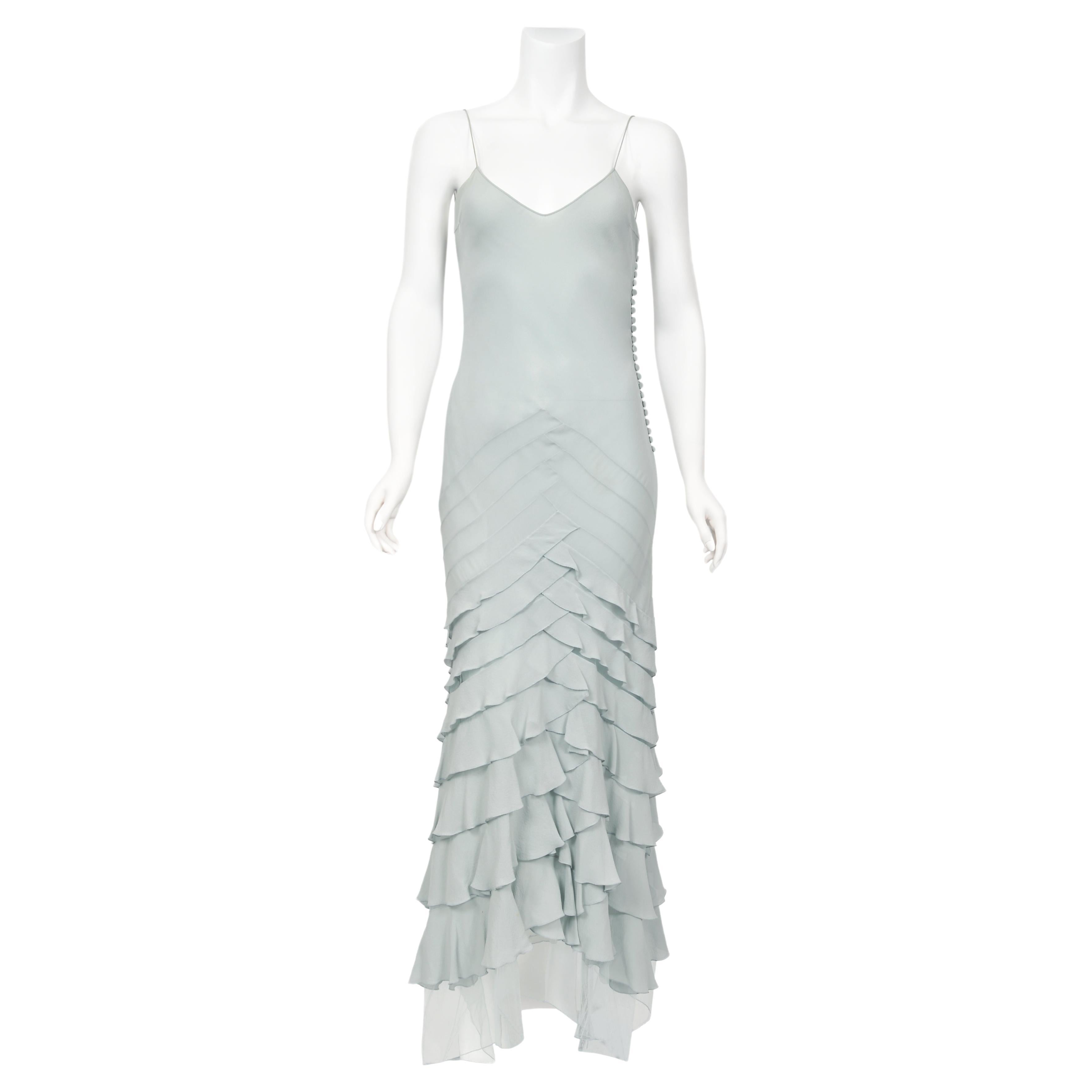 2004 Christian Dior by John Galliano Eisblaues gestuftes Kleid aus Seide und Tüll mit Schrägschnitt im Schrägschnitt