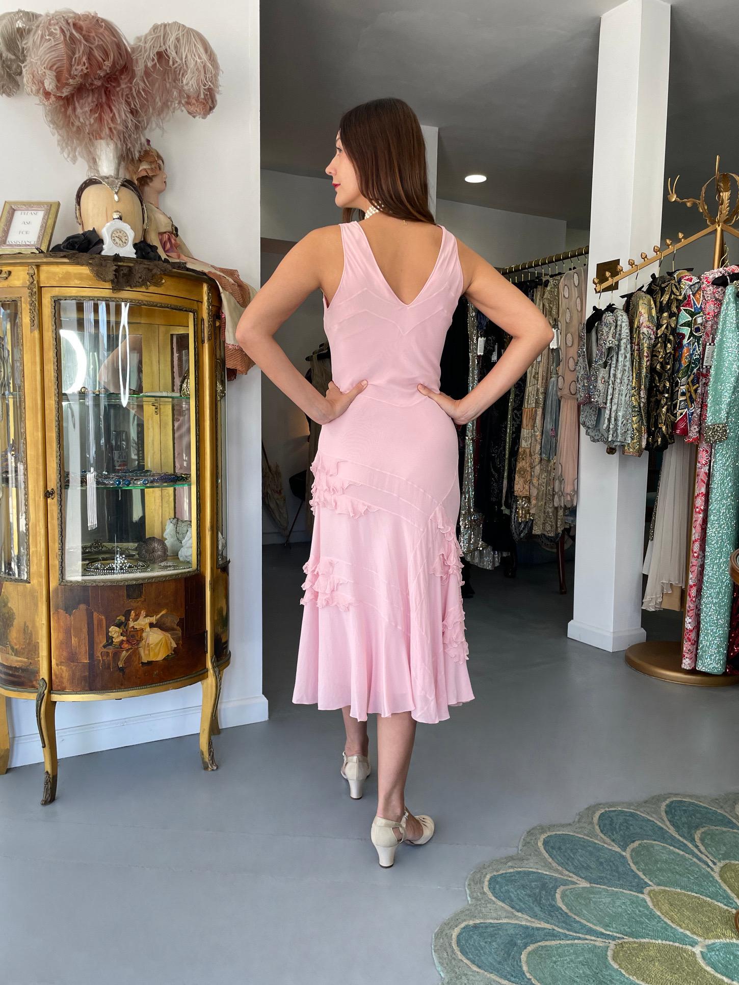 2004 Christian Dior by John Galliano Vestido de seda rosa con volantes y corte al bies en Bueno estado para la venta en Beverly Hills, CA