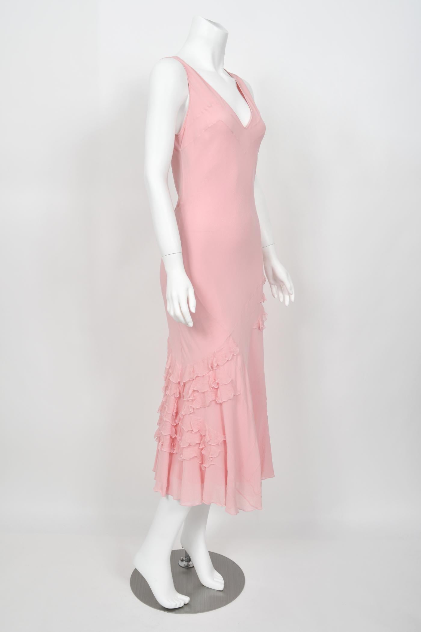 2004 Christian Dior by John Galliano Vestido de seda rosa con volantes y corte al bies en venta 1