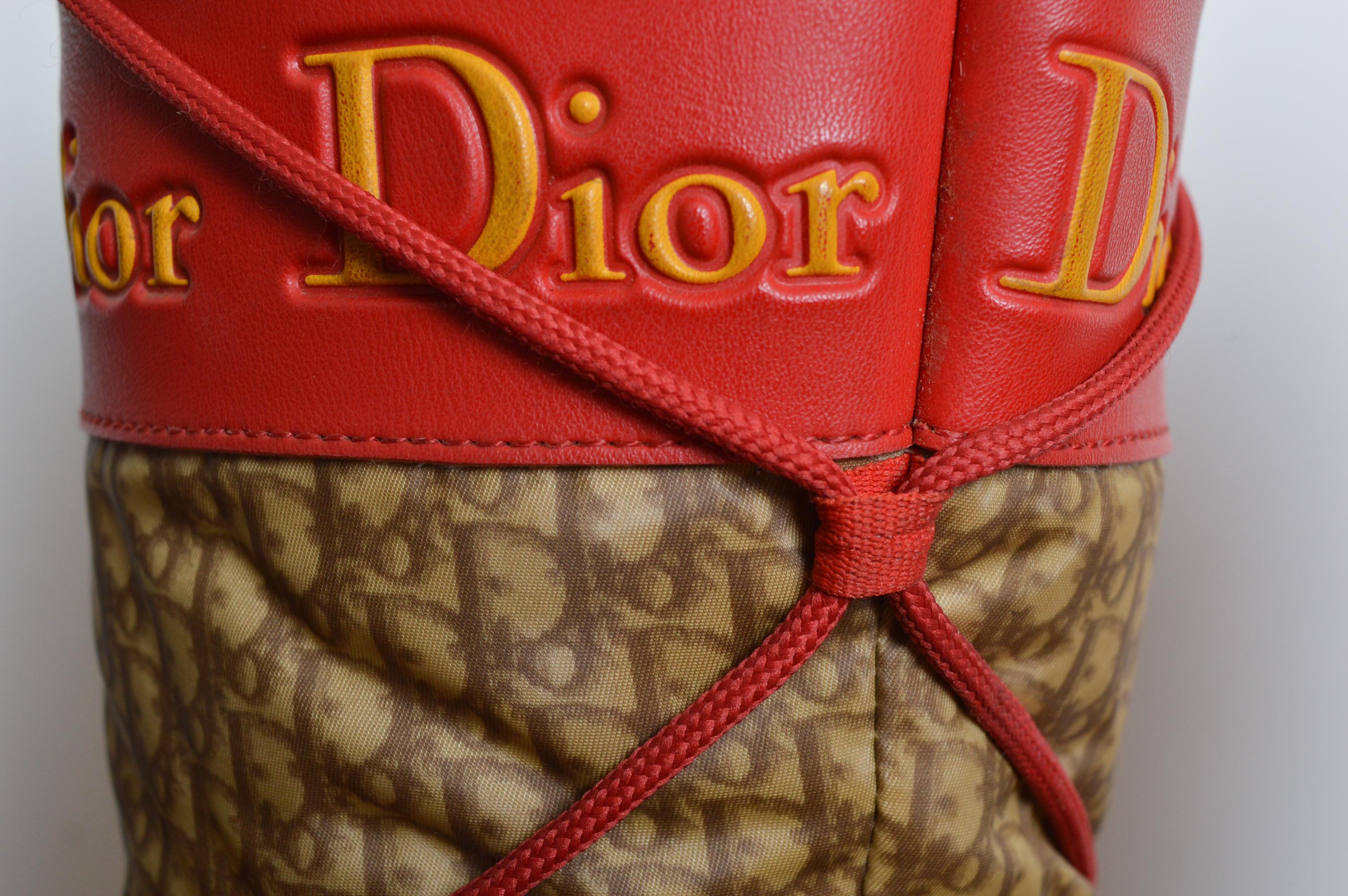 2004 Christian Galliano for Christian Dior by John Galliano Rasta Diorissimo Logo Moon Stivali da neve 35-37 in vendita 10