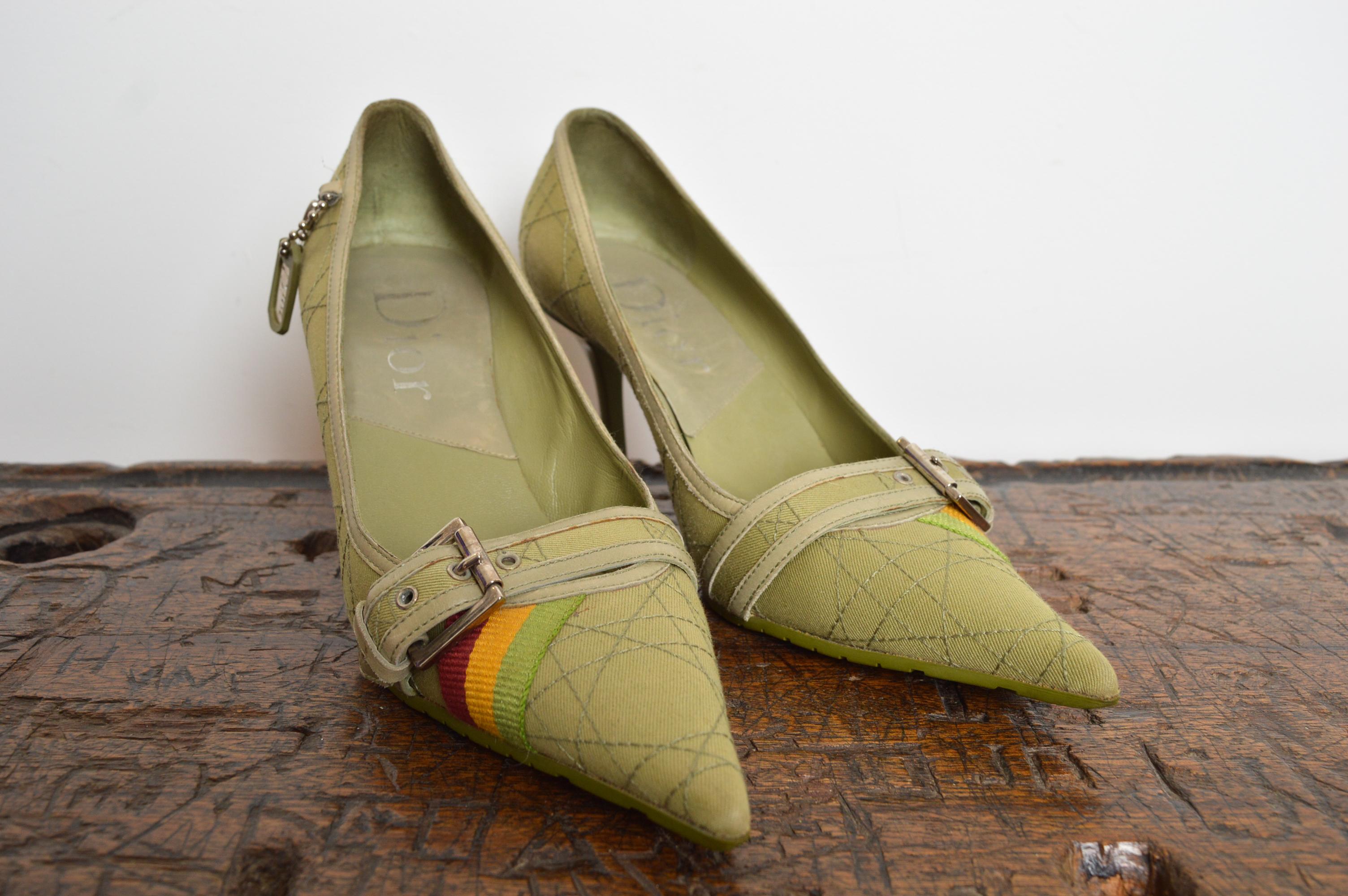 Superb, 2004 Christian Dior by John Galliano Army Green Rasta Collection Court Shoes with the Jamaican Coloured Ribbon, Dior Dog Tag, Cannage embroidered canvas and Rubber Soles.
Size; UK 5.5 / EU 38.5
Heel Height; 3” inches
Condition; Great