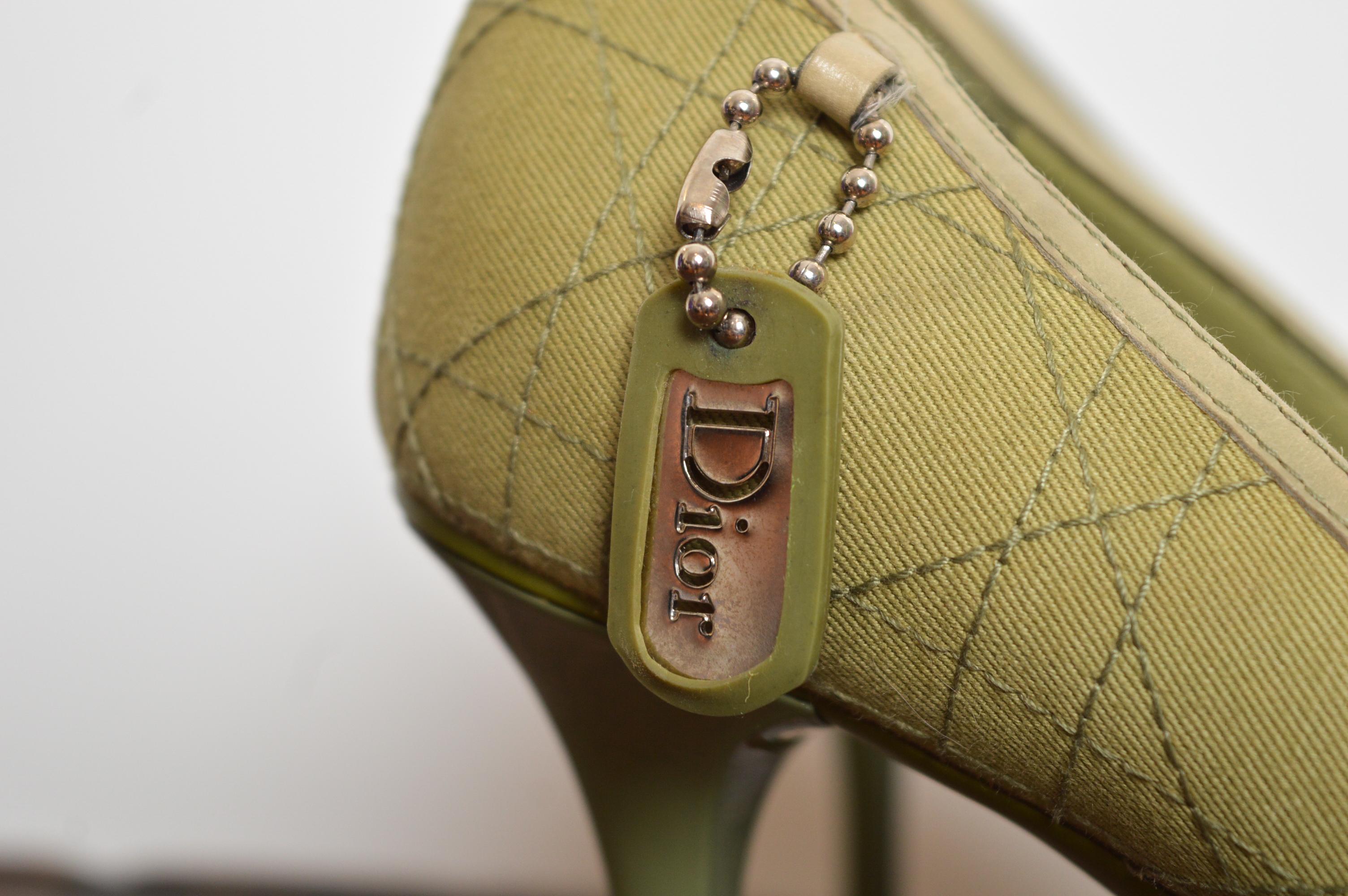 2004 Christian Dior John Galliano Green Rasta Cannage Court Shoes Pointed Heels In Good Condition For Sale In Sheffield, GB