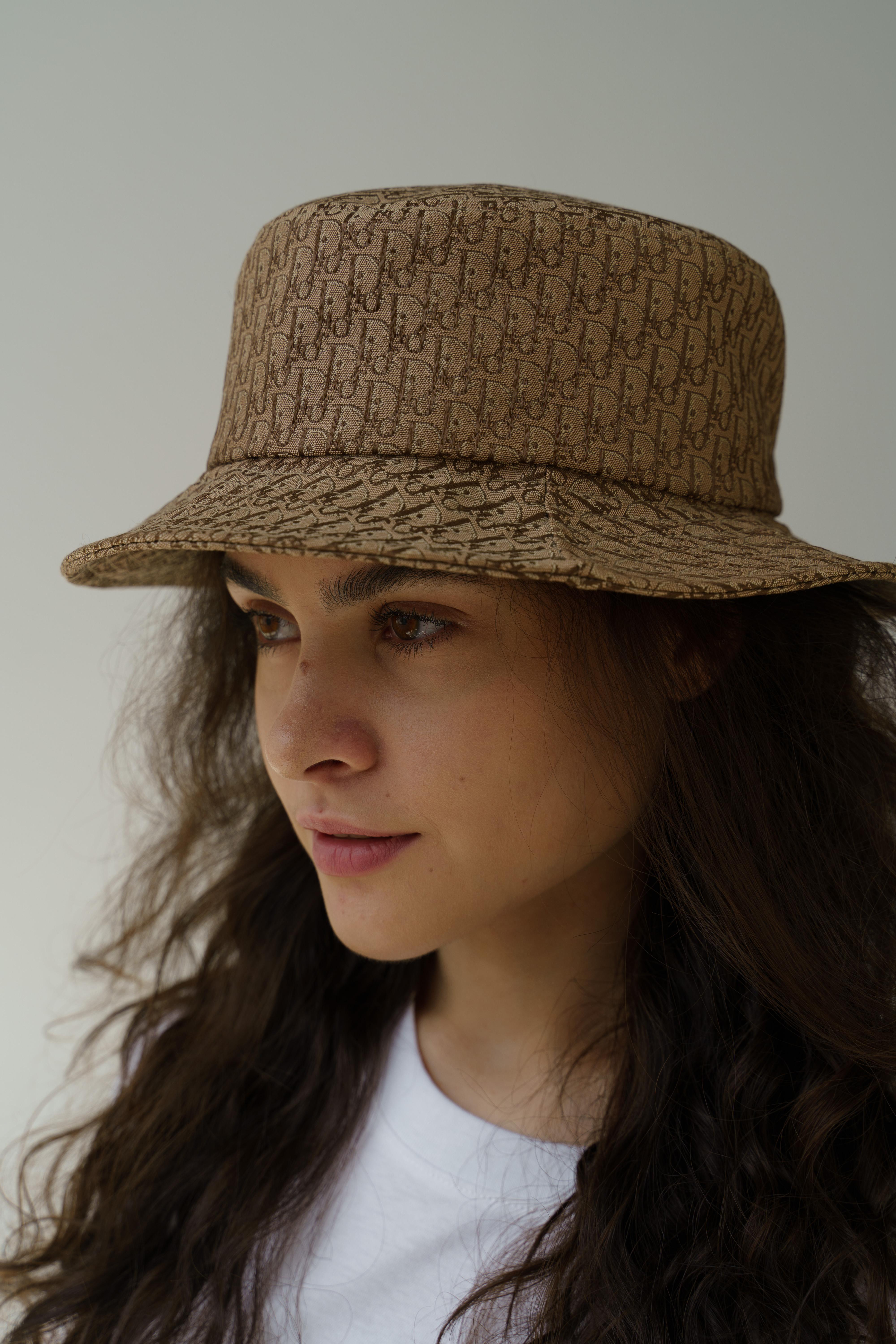 Dior Galliano Oblique Jacquard Bucket Hat Diorissimo Trotter 2004 Excellent état à Алматинский Почтамт, KZ