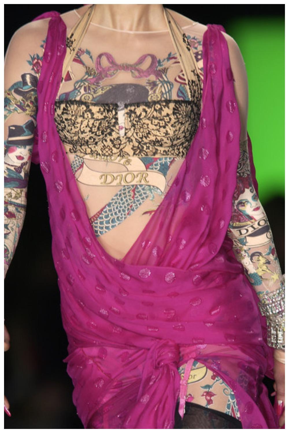 2004 Dior Tattoo Logo Corsetto Corsetto top collezione Gitane in vendita 6
