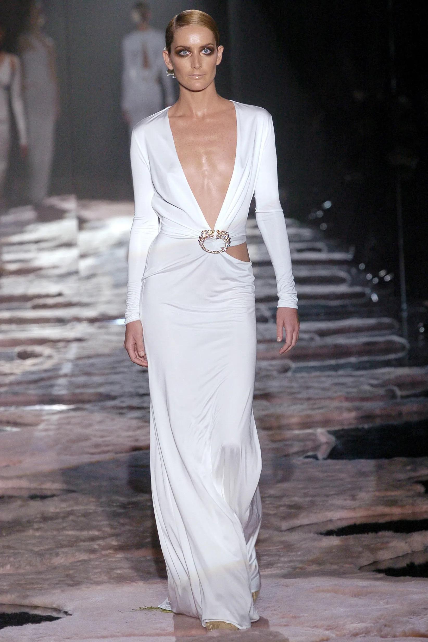 An absolutely gorgeous and instantly recognizable 2004 fall/winter Gucci by Tom Ford gown. This iconic show-stopper, runway look 45 in white, was his finale gown for his last collection with Gucci. Vogue stated, 